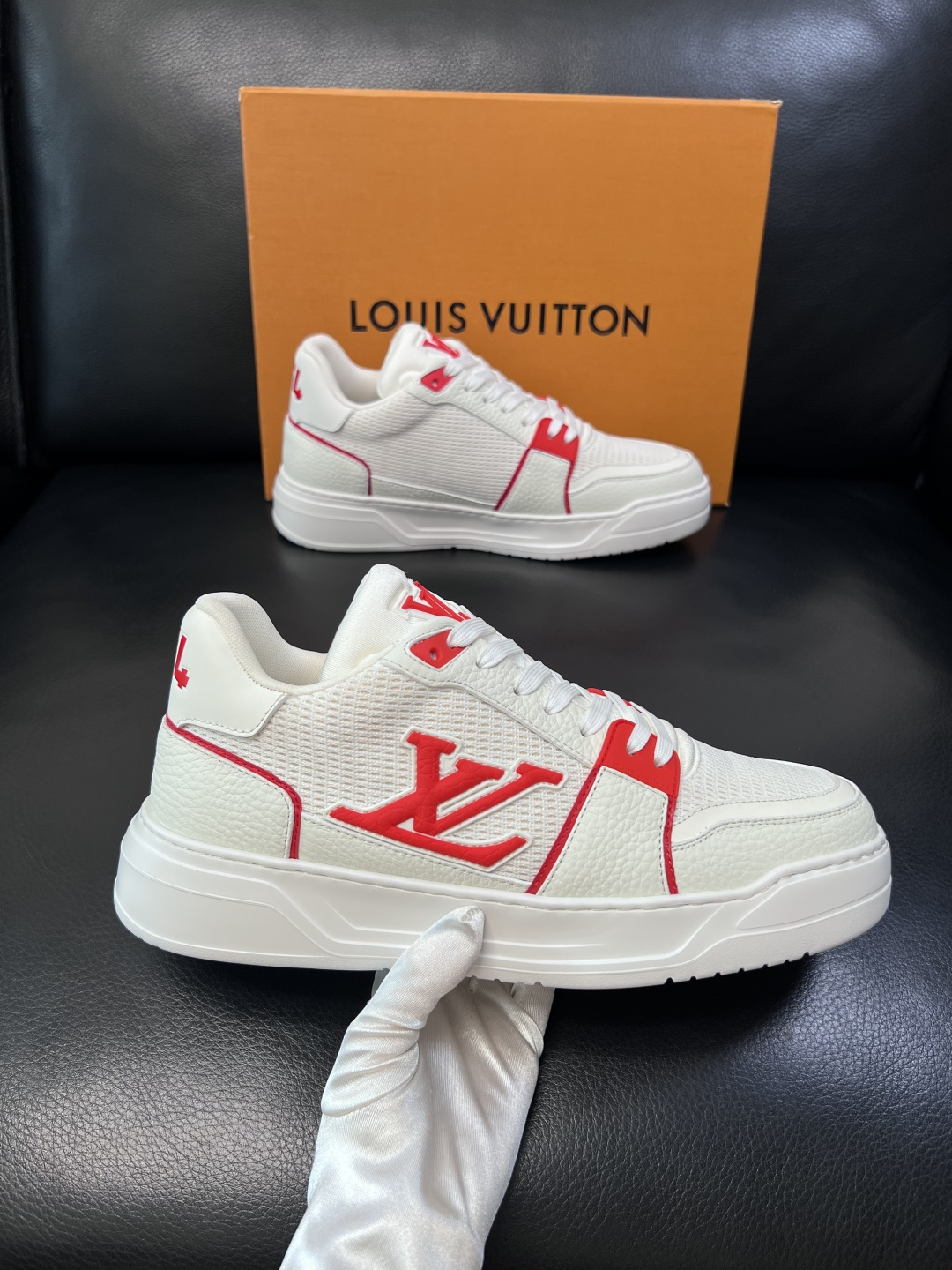 Lv  高品质  顶级工艺品  路易威登，运动板鞋专柜同步，鞋面意大利进口，高品质拼接缤纷色彩复杂工艺品