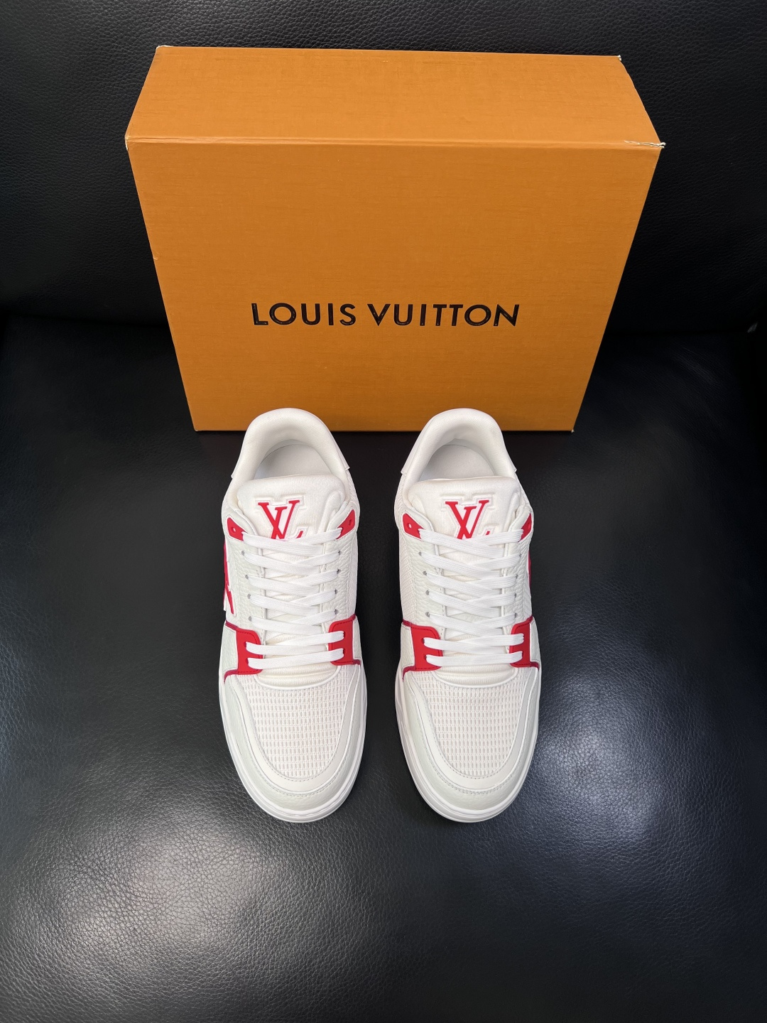 Lv  高品质  顶级工艺品  路易威登，运动板鞋专柜同步，鞋面意大利进口，高品质拼接缤纷色彩复杂工艺品