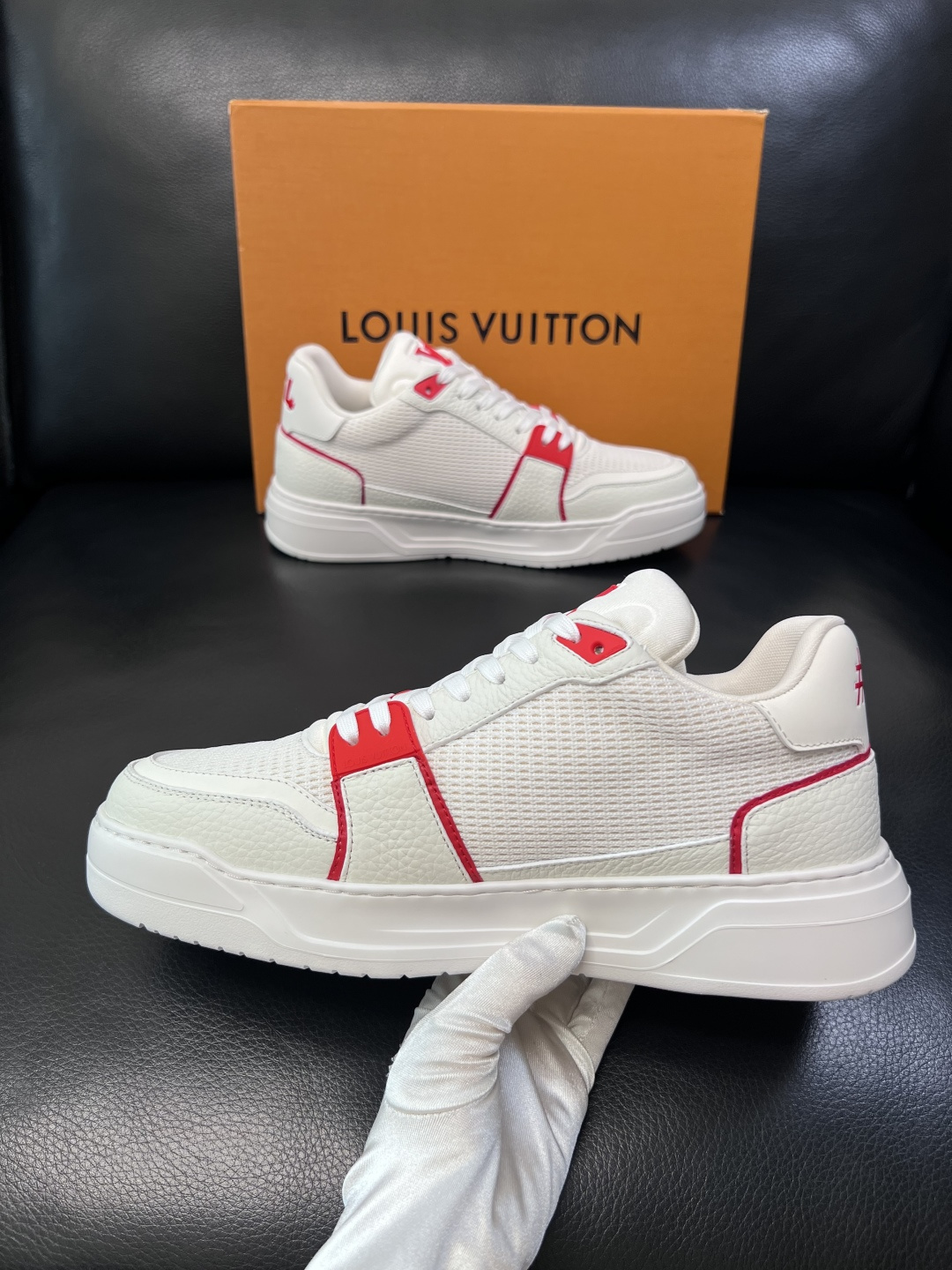 Lv  高品质  顶级工艺品  路易威登，运动板鞋专柜同步，鞋面意大利进口，高品质拼接缤纷色彩复杂工艺品