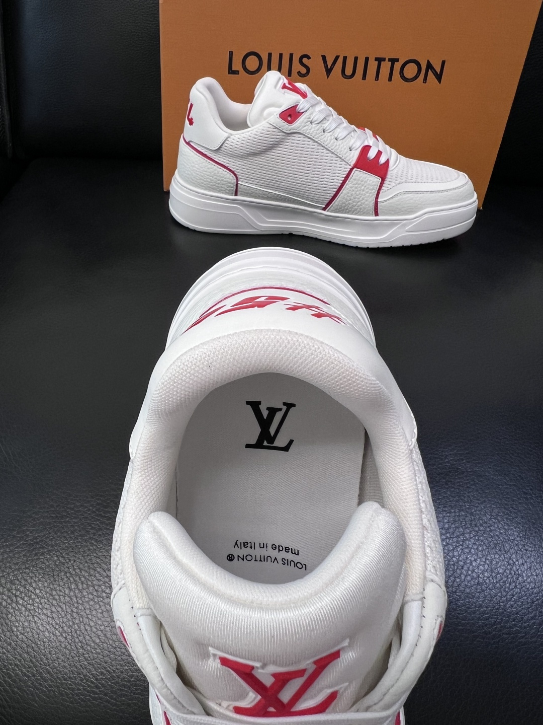 Lv  高品质  顶级工艺品  路易威登，运动板鞋专柜同步，鞋面意大利进口，高品质拼接缤纷色彩复杂工艺品