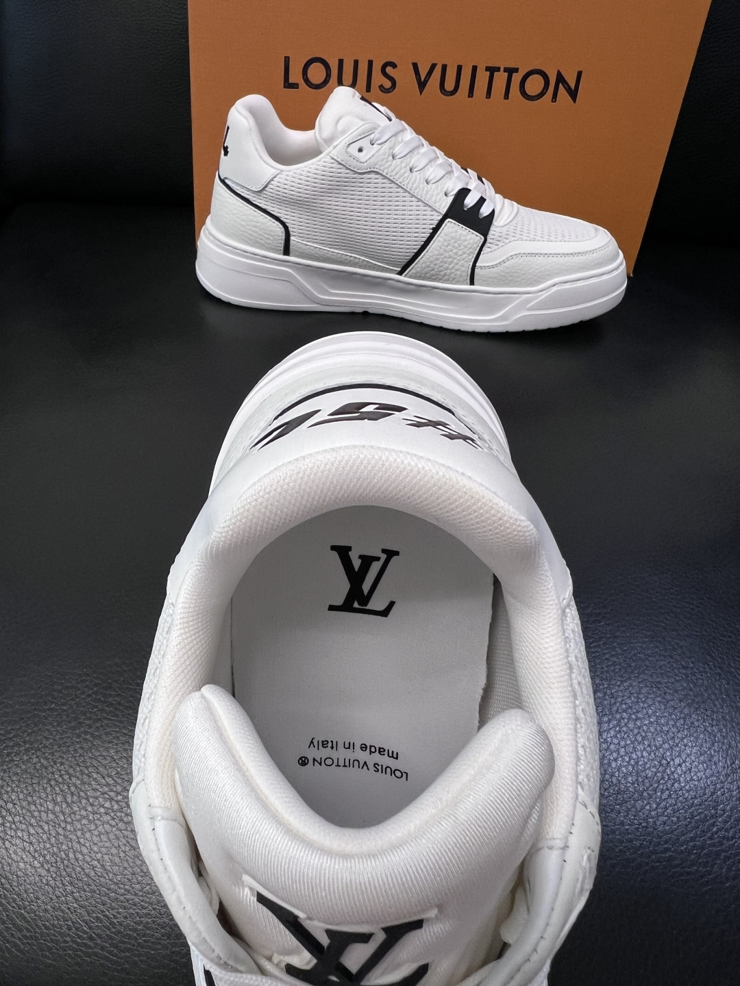 Lv  高品质  顶级工艺品  路易威登，运动板鞋专柜同步，鞋面意大利进口，高品质拼接缤纷色彩复杂工艺品