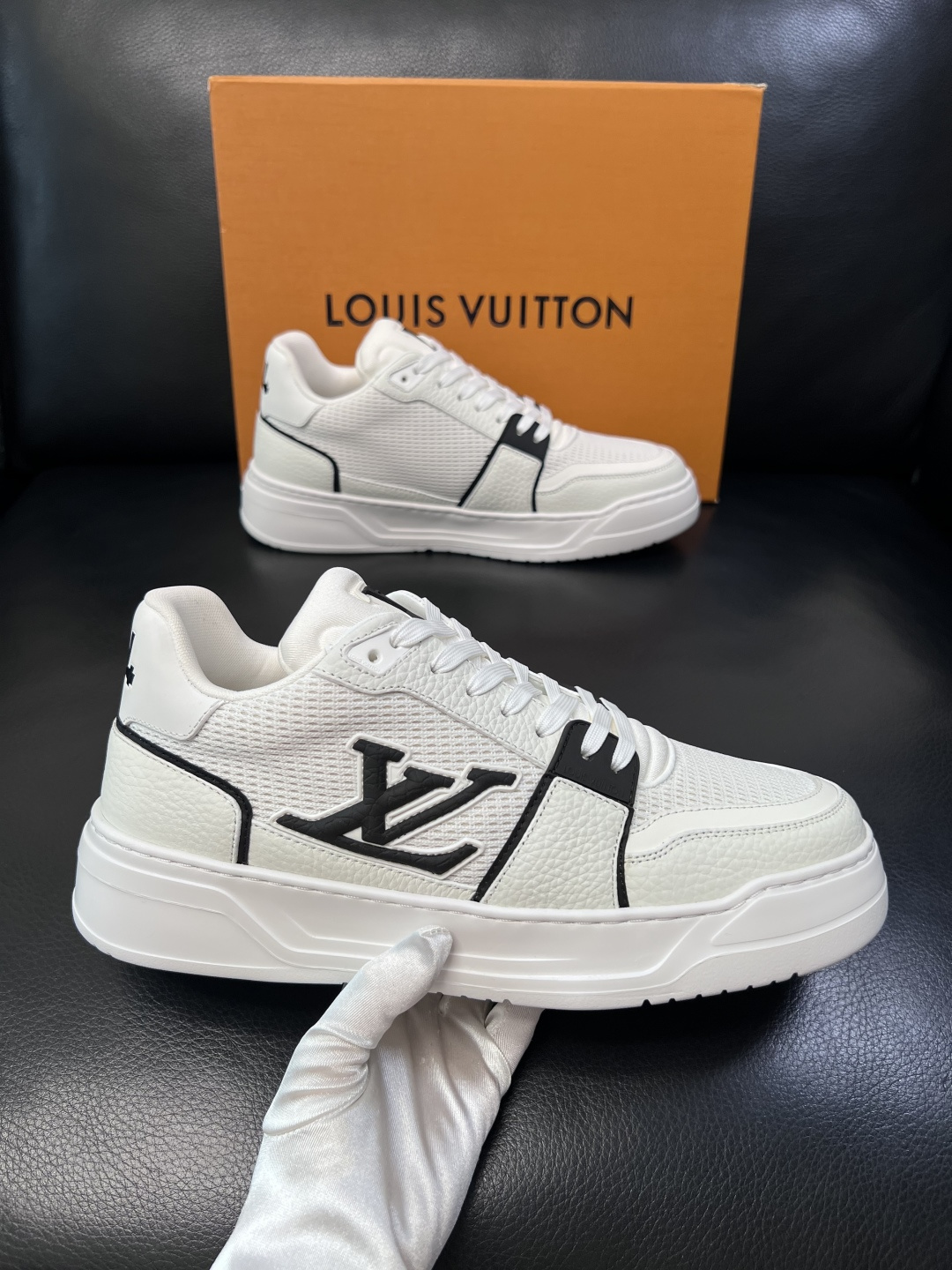 Lv  高品质  顶级工艺品  路易威登，运动板鞋专柜同步，鞋面意大利进口，高品质拼接缤纷色彩复杂工艺品