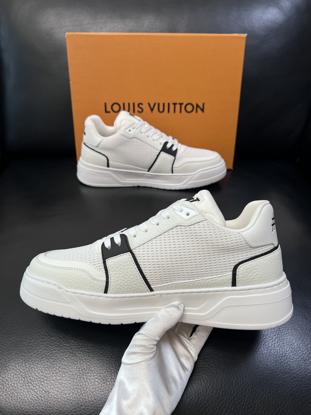Lv  高品质  顶级工艺品  路易威登，运动板鞋专柜同步，鞋面意大利进口，高品质拼接缤纷色彩复杂工艺品