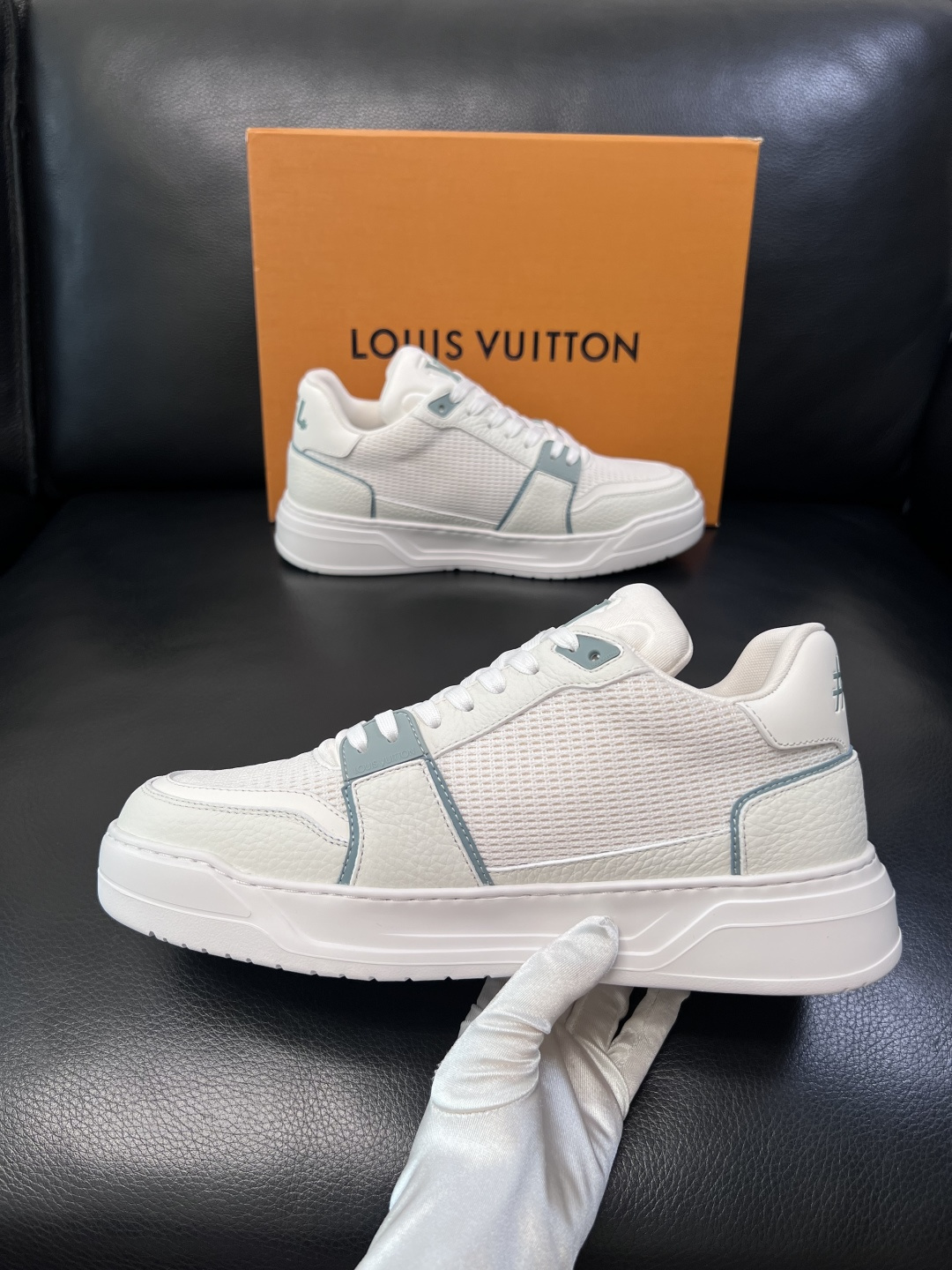 Lv  高品质  顶级工艺品  路易威登，运动板鞋专柜同步，鞋面意大利进口，高品质拼接缤纷色彩复杂工艺品