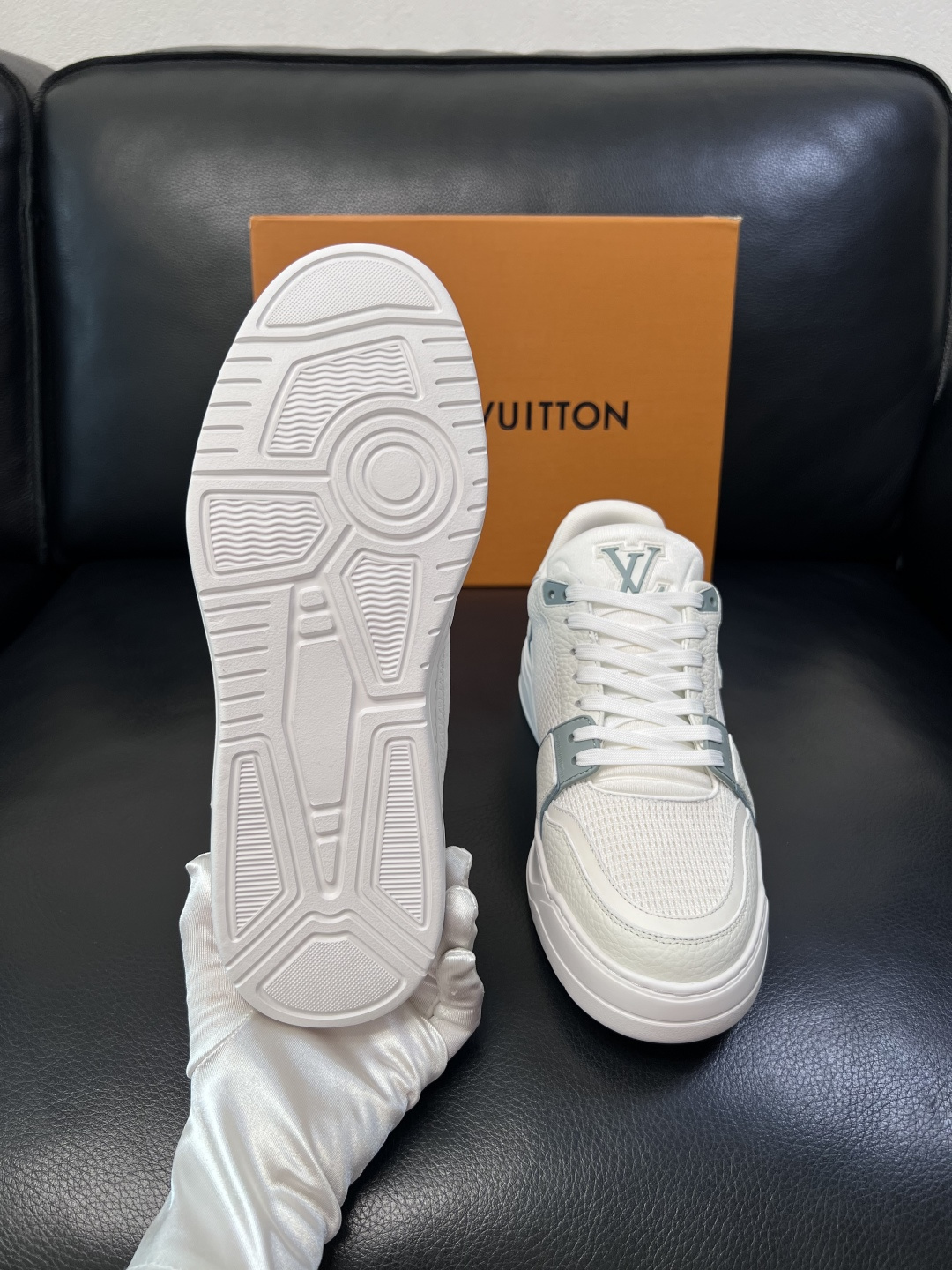 Lv  高品质  顶级工艺品  路易威登，运动板鞋专柜同步，鞋面意大利进口，高品质拼接缤纷色彩复杂工艺品