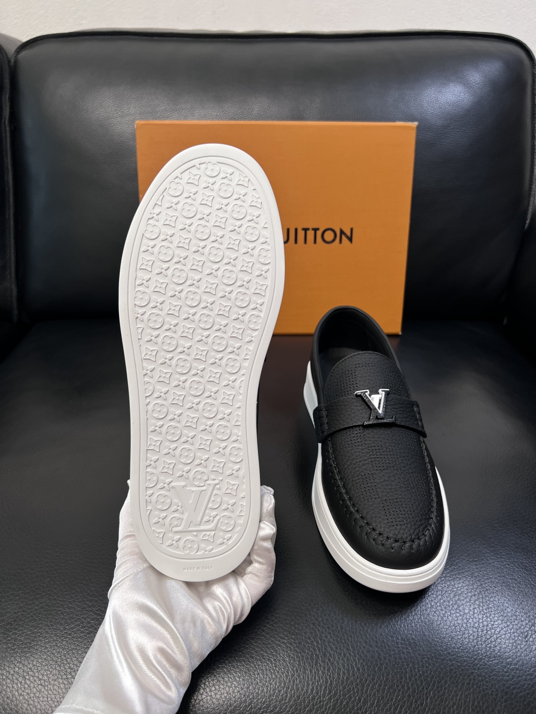 Lv  高品质  顶级工艺品  路易威登，运动板鞋专柜同步，鞋面意大利进口，高品质拼接缤纷色彩复杂工艺品