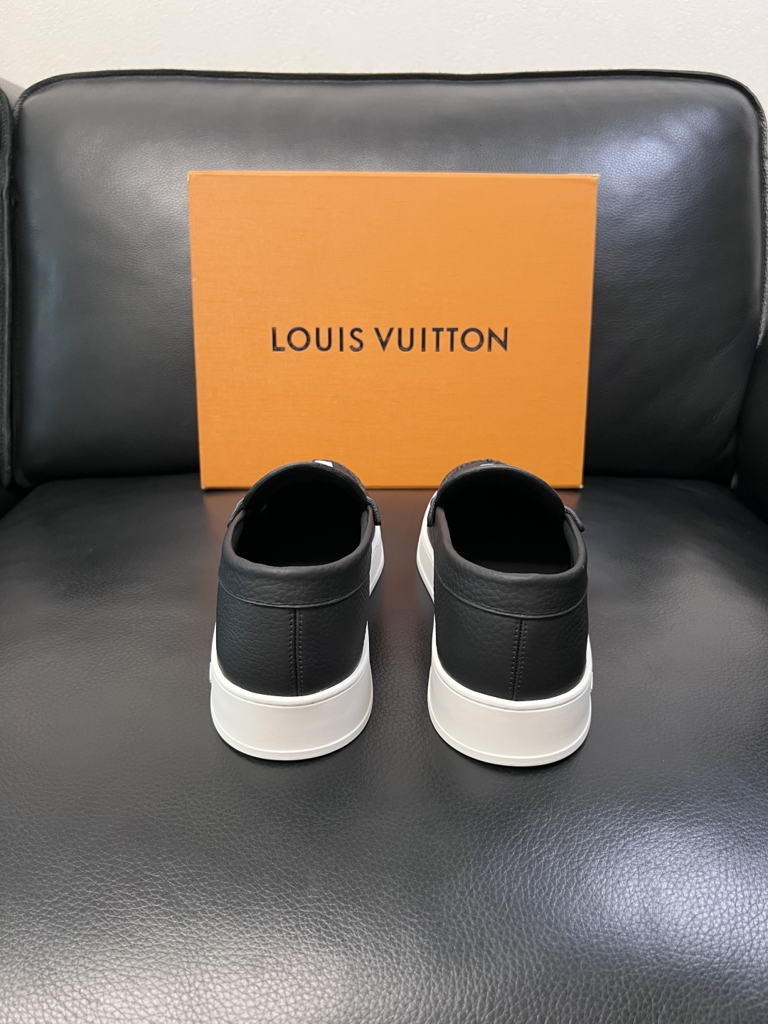 Lv  高品质  顶级工艺品  路易威登，运动板鞋专柜同步，鞋面意大利进口，高品质拼接缤纷色彩复杂工艺品