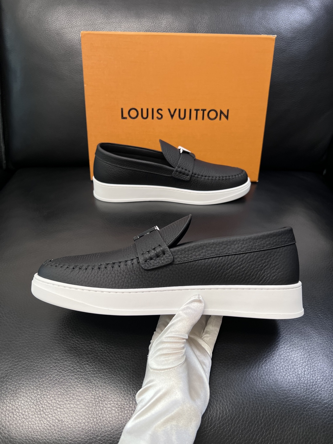 Lv  高品质  顶级工艺品  路易威登，运动板鞋专柜同步，鞋面意大利进口，高品质拼接缤纷色彩复杂工艺品