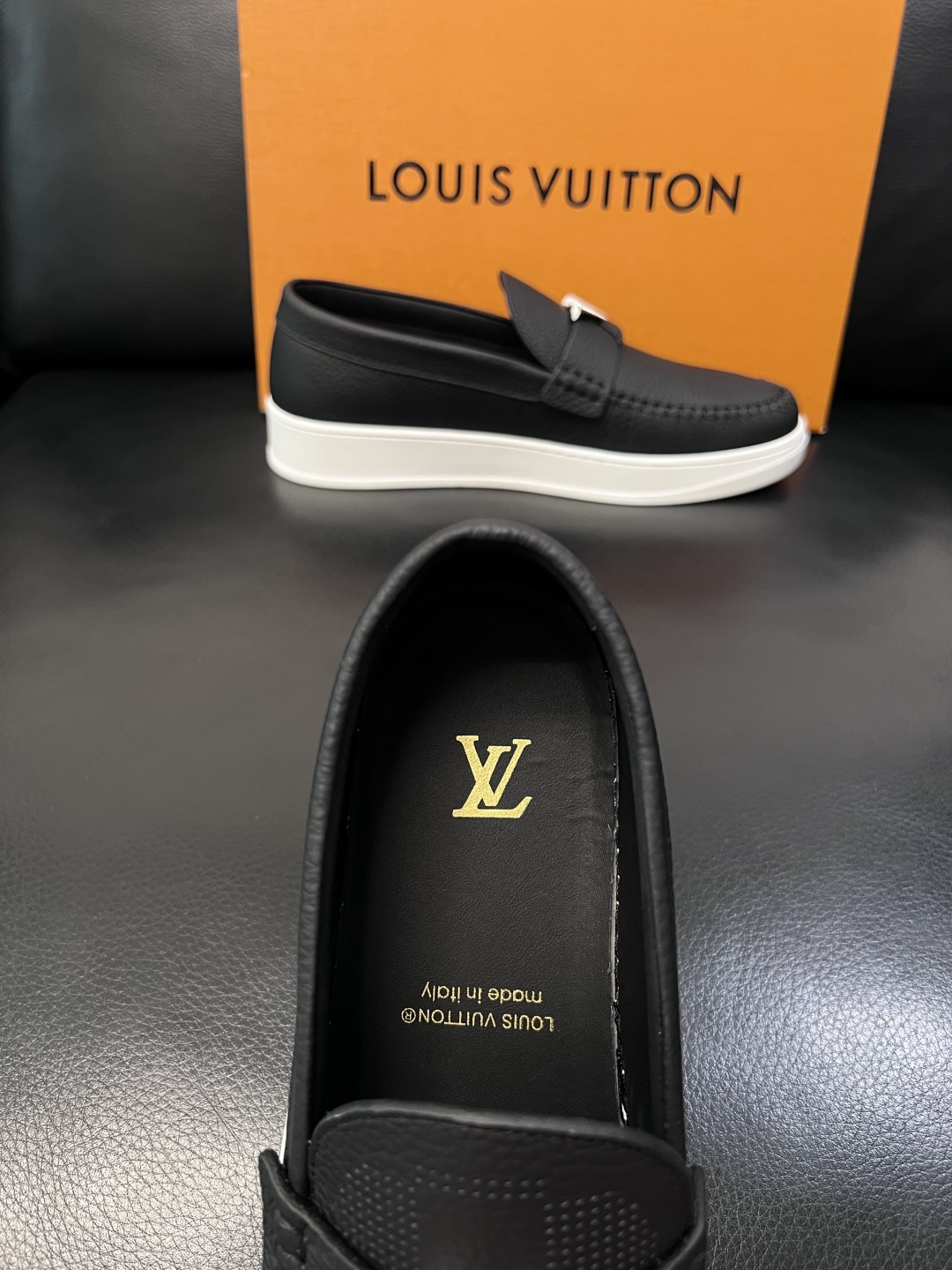 Lv  高品质  顶级工艺品  路易威登，运动板鞋专柜同步，鞋面意大利进口，高品质拼接缤纷色彩复杂工艺品
