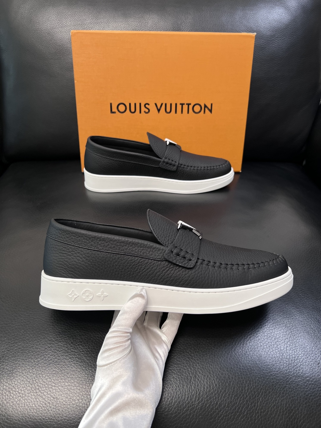 Lv  高品质  顶级工艺品  路易威登，运动板鞋专柜同步，鞋面意大利进口，高品质拼接缤纷色彩复杂工艺品