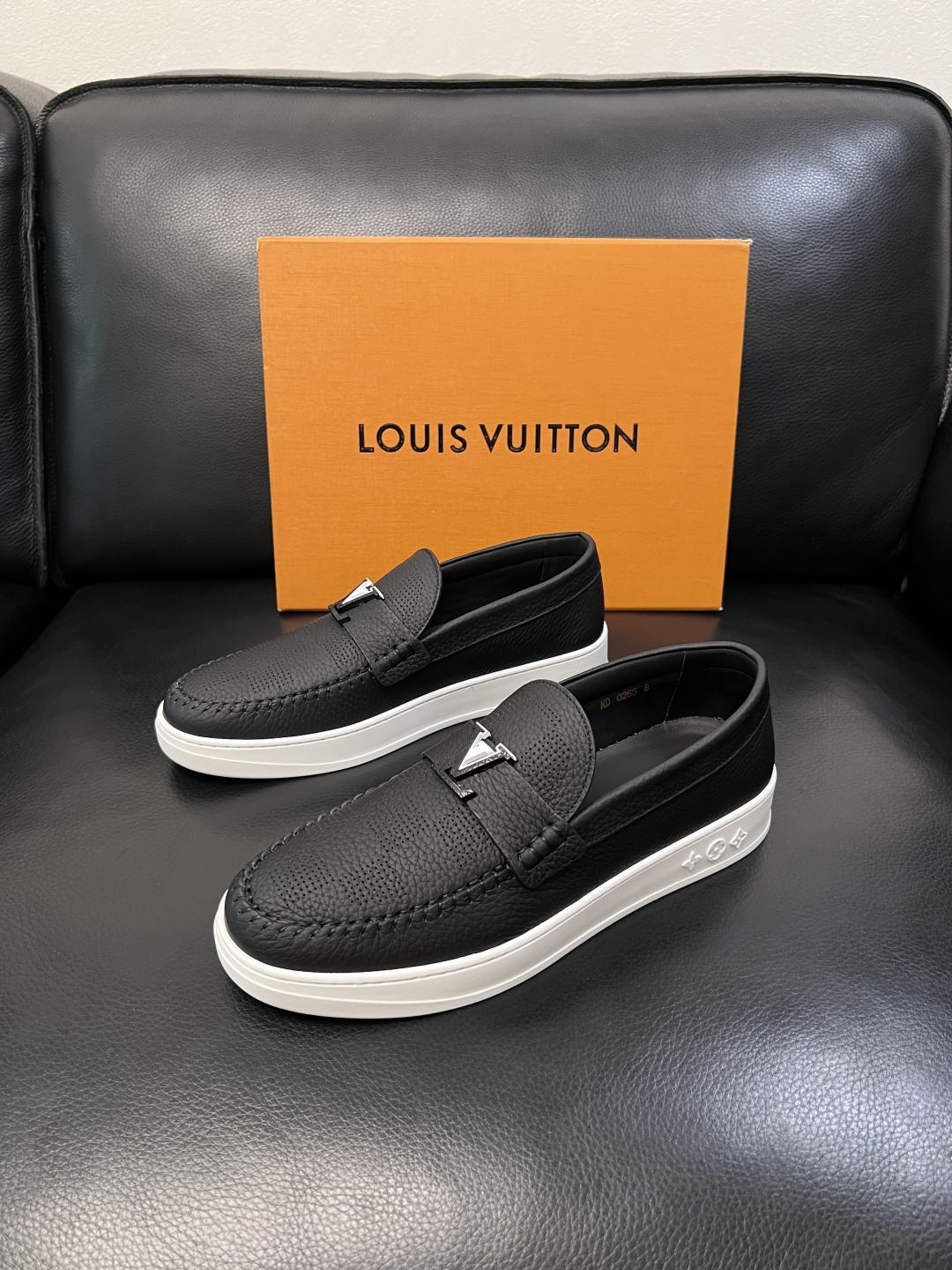 Lv  高品质  顶级工艺品  路易威登，运动板鞋专柜同步，鞋面意大利进口，高品质拼接缤纷色彩复杂工艺品