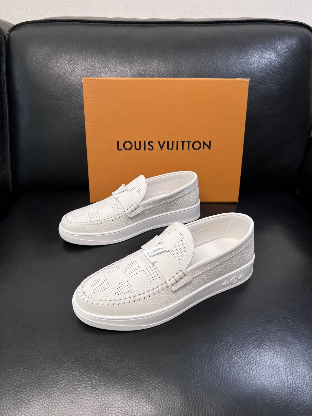 Lv  高品质  顶级工艺品  路易威登，运动板鞋专柜同步，鞋面意大利进口，高品质拼接缤纷色彩复杂工艺品