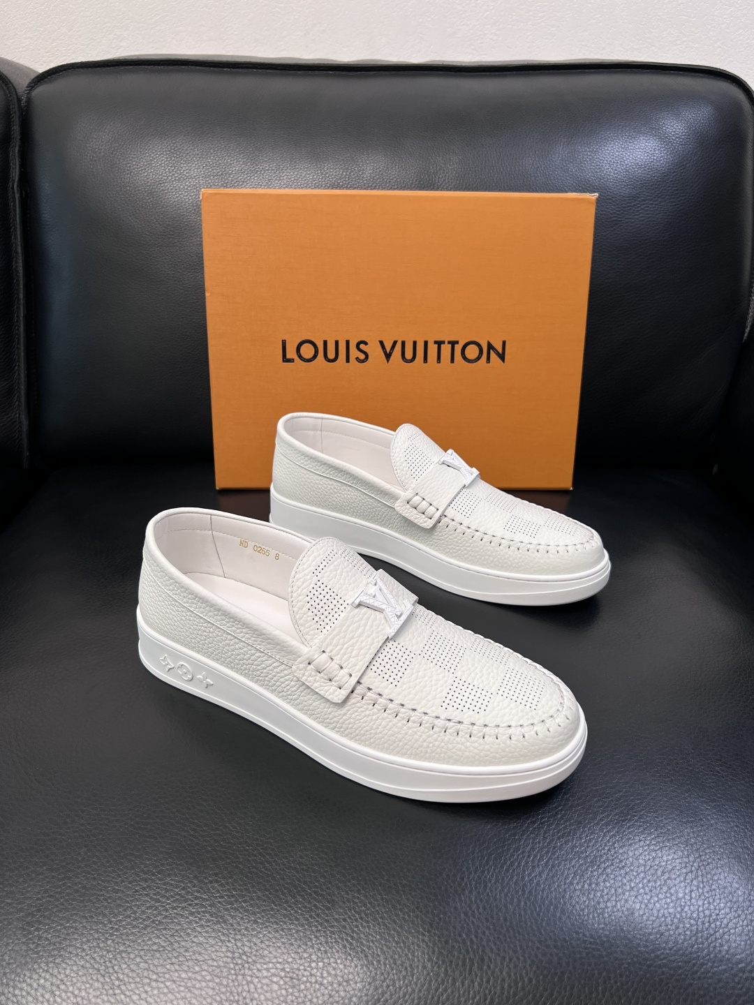 Lv  高品质  顶级工艺品  路易威登，运动板鞋专柜同步，鞋面意大利进口，高品质拼接缤纷色彩复杂工艺品
