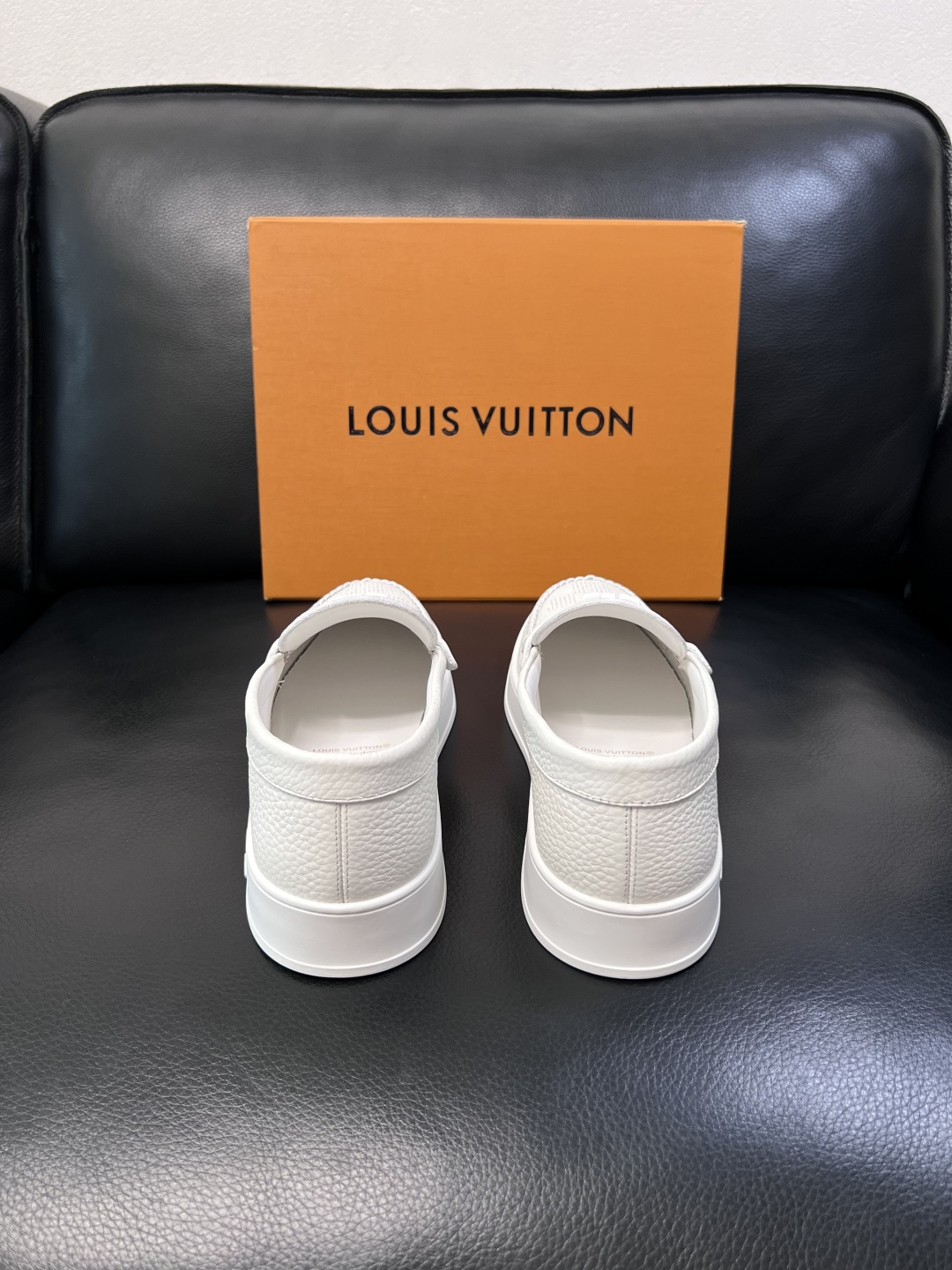 Lv  高品质  顶级工艺品  路易威登，运动板鞋专柜同步，鞋面意大利进口，高品质拼接缤纷色彩复杂工艺品