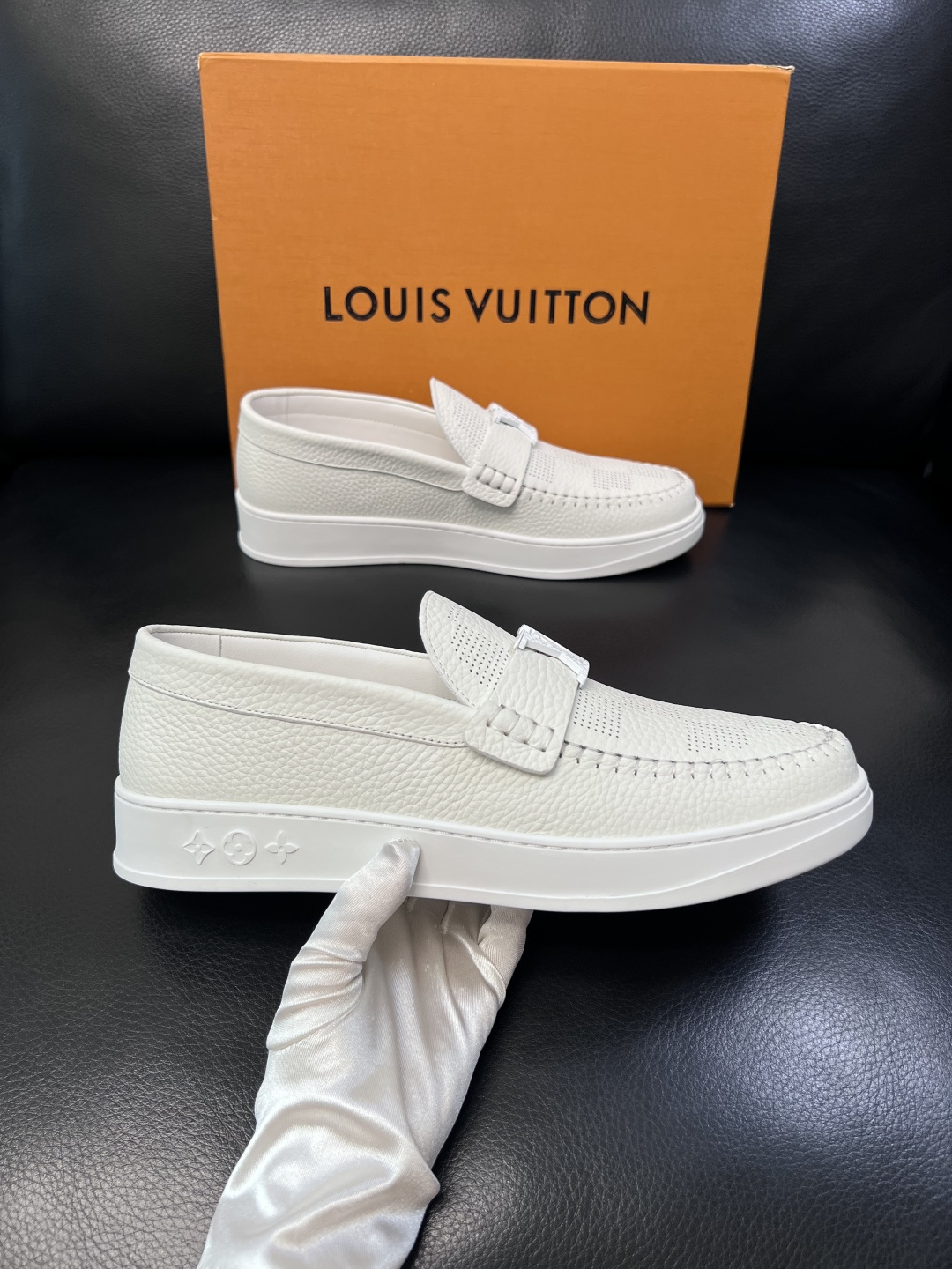 Lv  高品质  顶级工艺品  路易威登，运动板鞋专柜同步，鞋面意大利进口，高品质拼接缤纷色彩复杂工艺品
