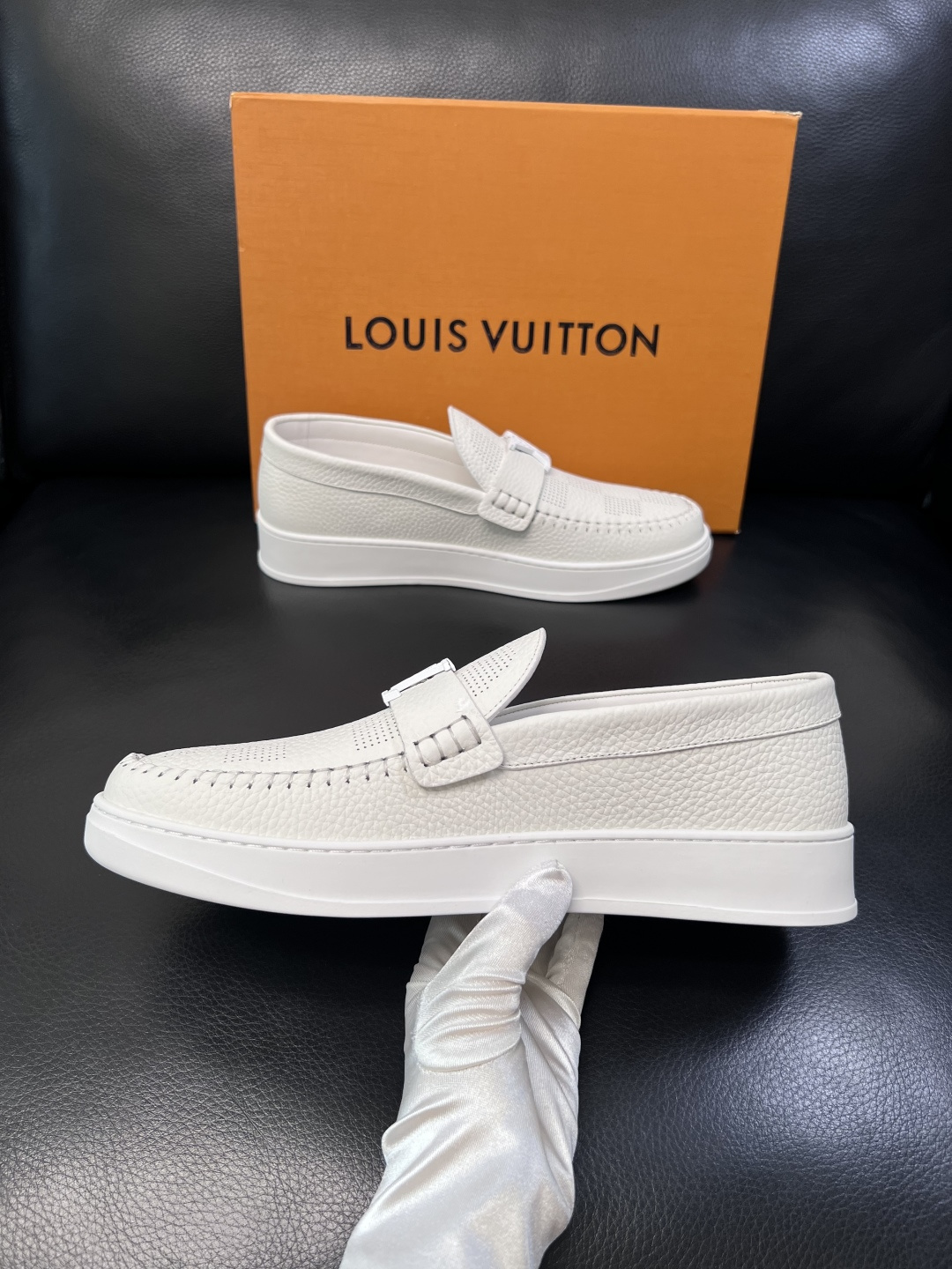Lv  高品质  顶级工艺品  路易威登，运动板鞋专柜同步，鞋面意大利进口，高品质拼接缤纷色彩复杂工艺品