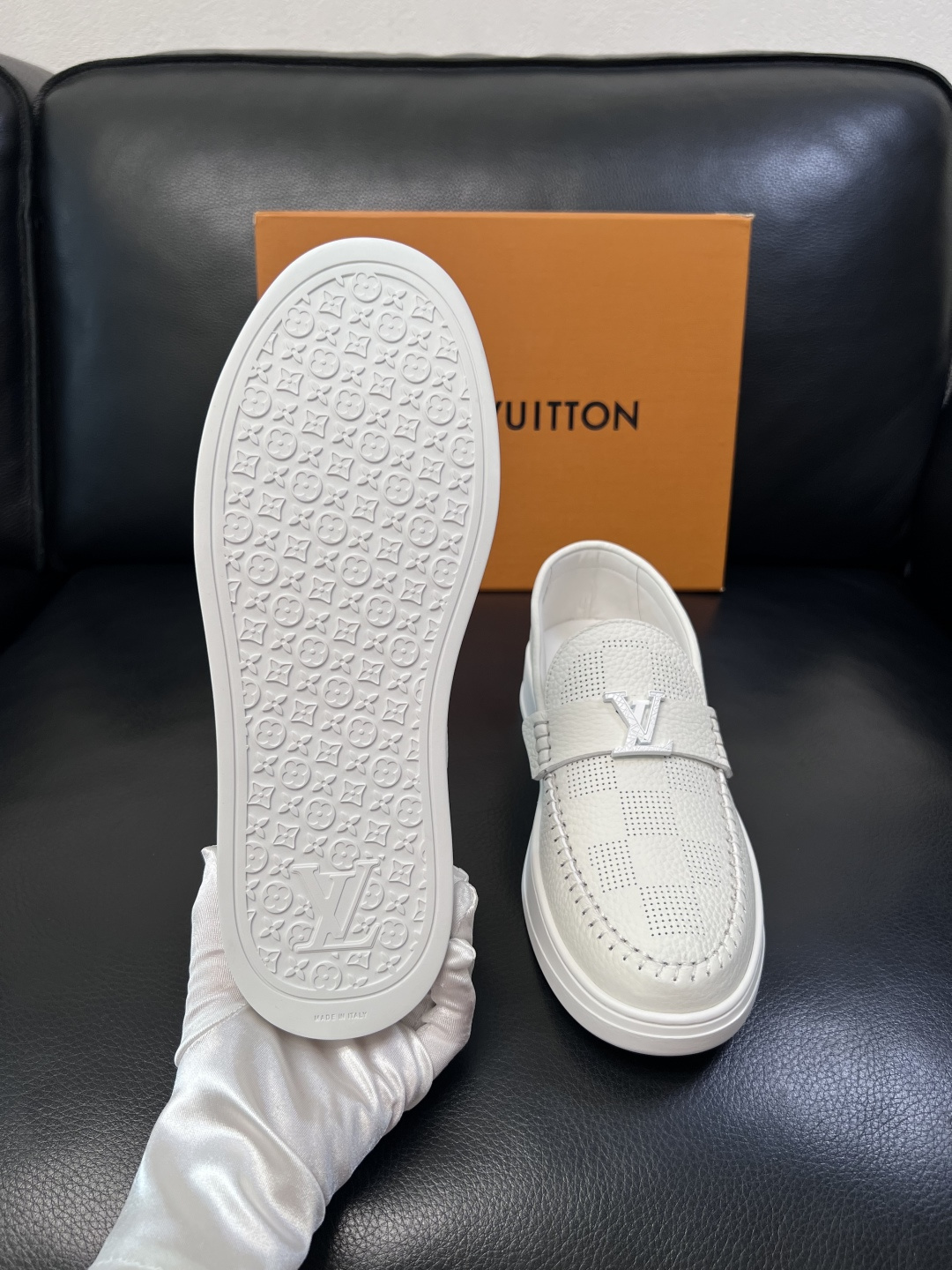 Lv  高品质  顶级工艺品  路易威登，运动板鞋专柜同步，鞋面意大利进口，高品质拼接缤纷色彩复杂工艺品