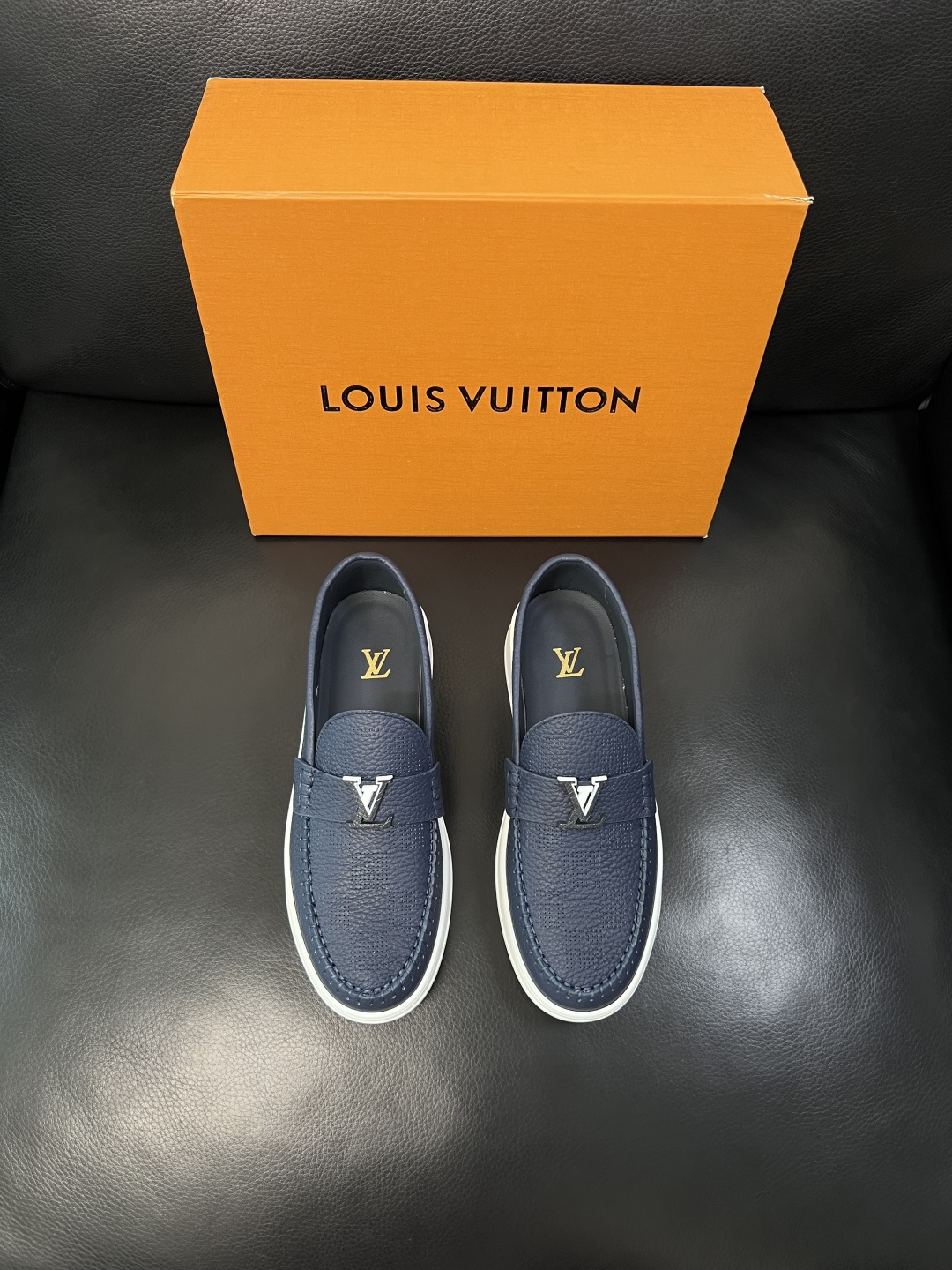 Lv  高品质  顶级工艺品  路易威登，运动板鞋专柜同步，鞋面意大利进口，高品质拼接缤纷色彩复杂工艺品