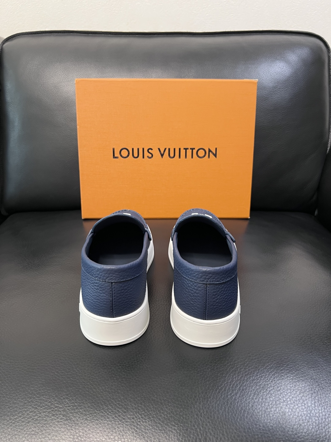 Lv  高品质  顶级工艺品  路易威登，运动板鞋专柜同步，鞋面意大利进口，高品质拼接缤纷色彩复杂工艺品
