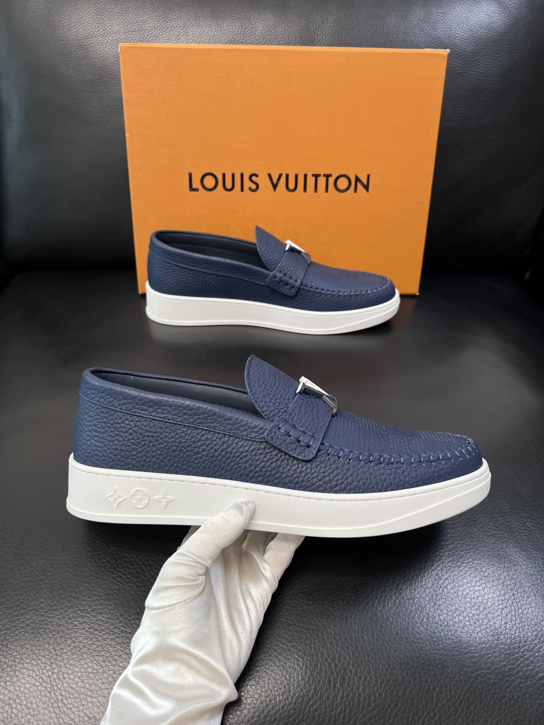 Lv  高品质  顶级工艺品  路易威登，运动板鞋专柜同步，鞋面意大利进口，高品质拼接缤纷色彩复杂工艺品