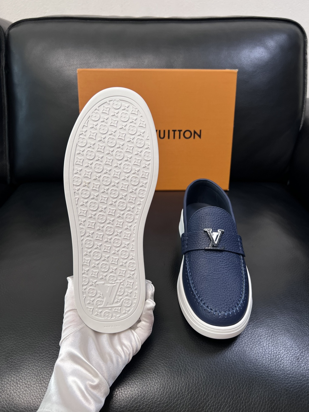 Lv  高品质  顶级工艺品  路易威登，运动板鞋专柜同步，鞋面意大利进口，高品质拼接缤纷色彩复杂工艺品