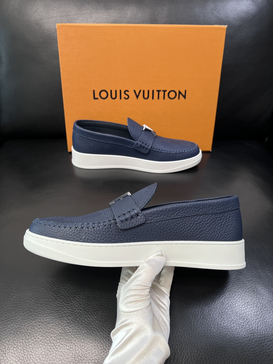 Lv  高品质  顶级工艺品  路易威登，运动板鞋专柜同步，鞋面意大利进口，高品质拼接缤纷色彩复杂工艺品