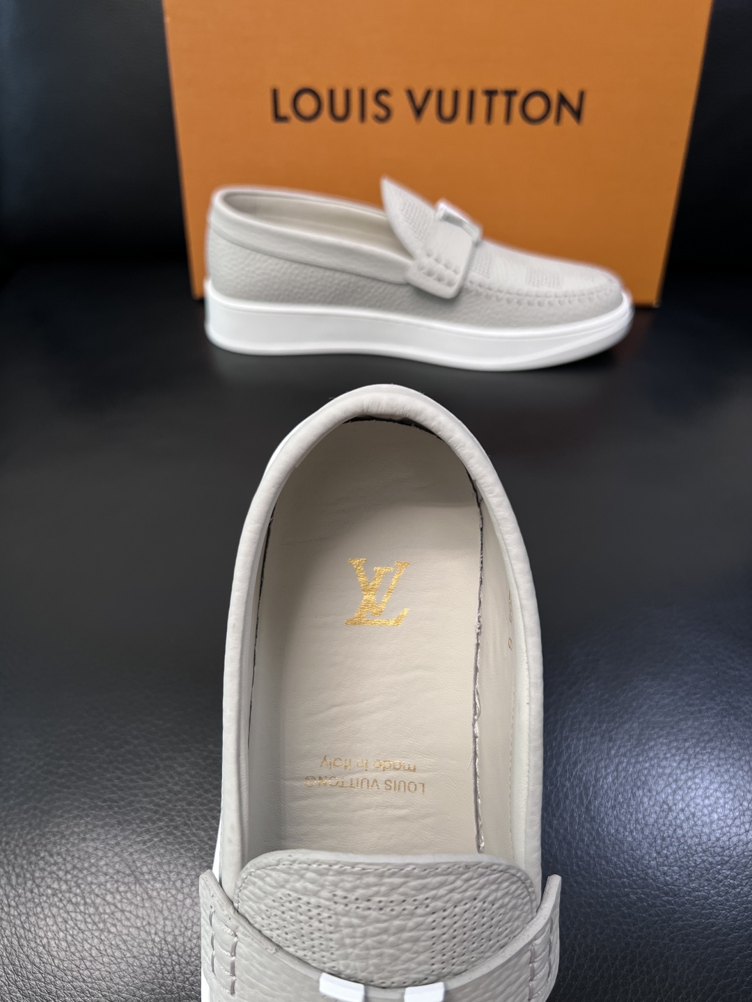 Lv  高品质  顶级工艺品  路易威登，运动板鞋专柜同步，鞋面意大利进口，高品质拼接缤纷色彩复杂工艺品