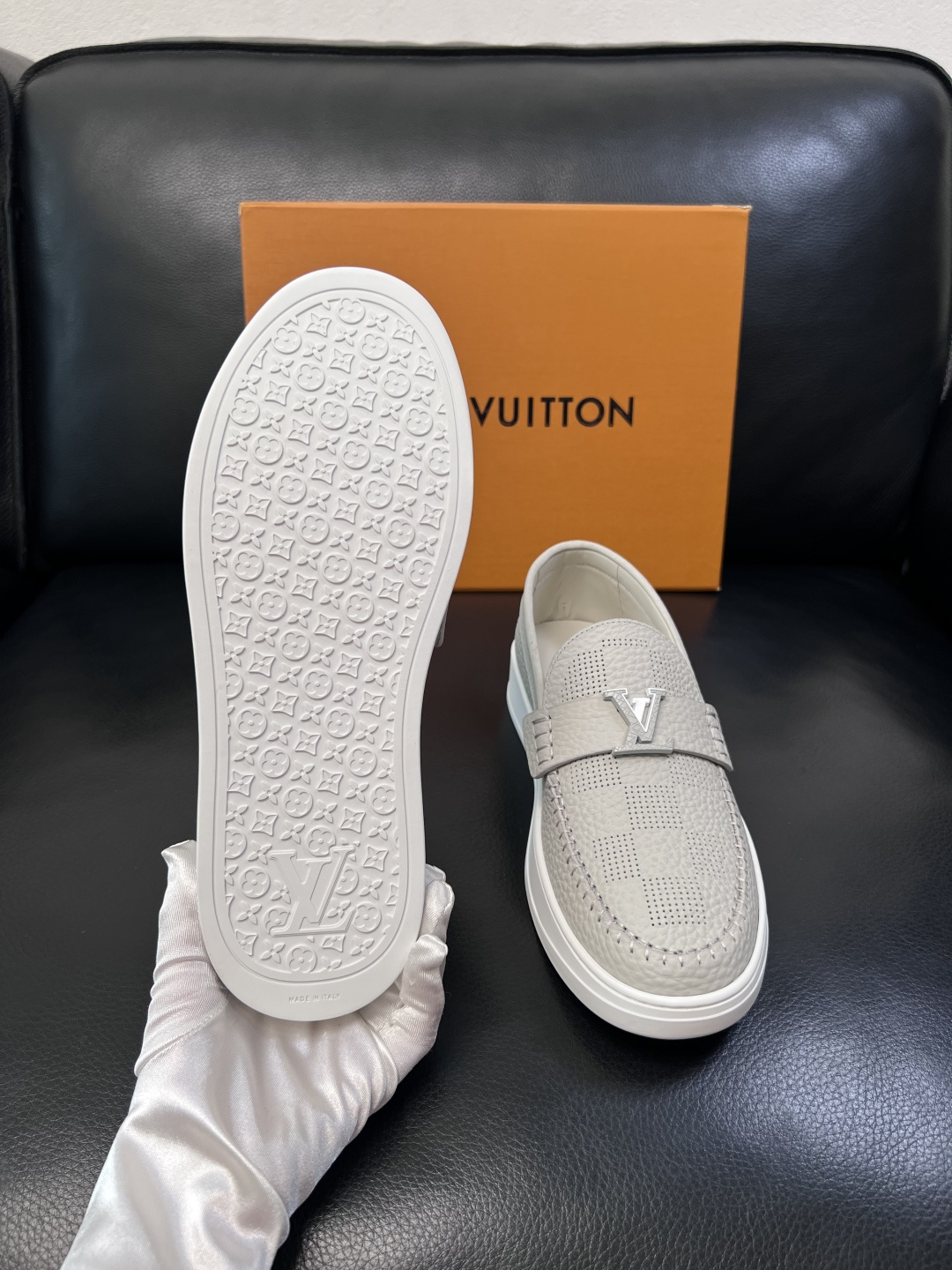 Lv  高品质  顶级工艺品  路易威登，运动板鞋专柜同步，鞋面意大利进口，高品质拼接缤纷色彩复杂工艺品