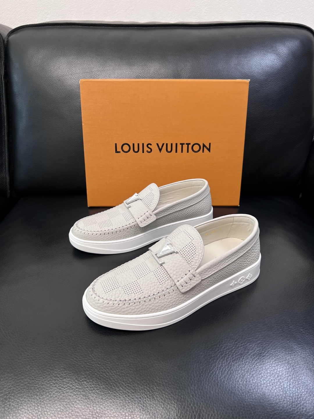 Lv  高品质  顶级工艺品  路易威登，运动板鞋专柜同步，鞋面意大利进口，高品质拼接缤纷色彩复杂工艺品