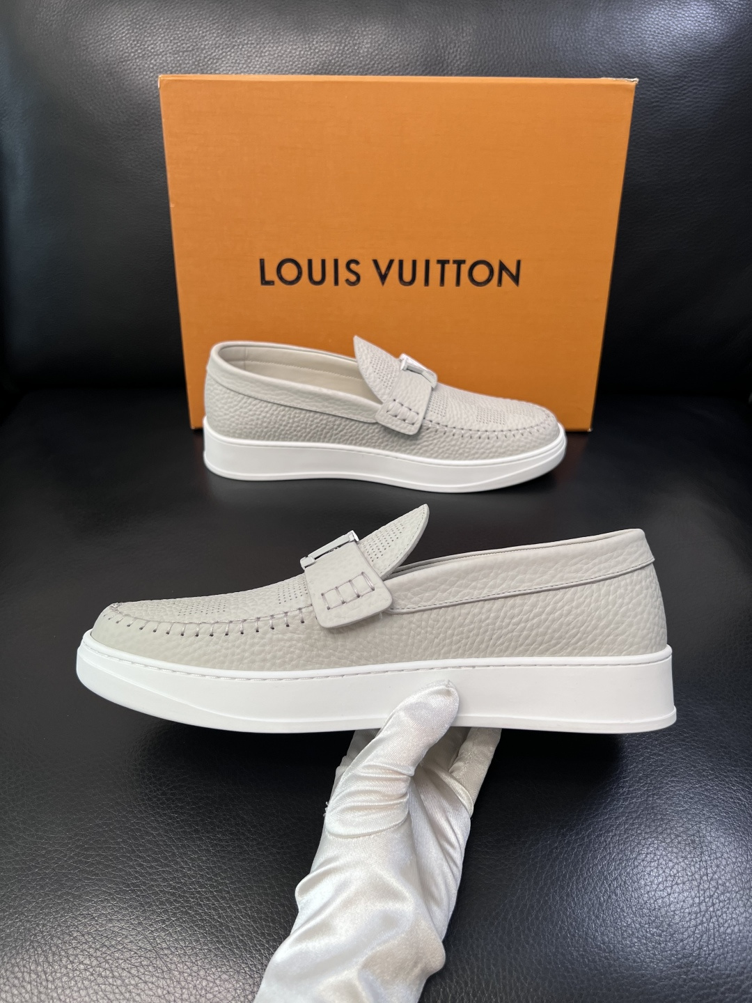 Lv  高品质  顶级工艺品  路易威登，运动板鞋专柜同步，鞋面意大利进口，高品质拼接缤纷色彩复杂工艺品