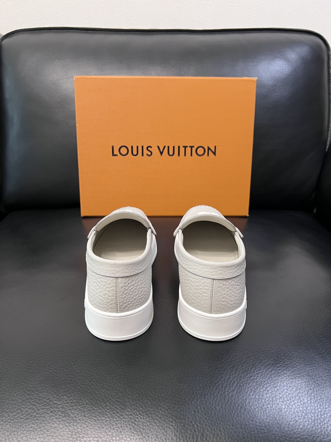 Lv  高品质  顶级工艺品  路易威登，运动板鞋专柜同步，鞋面意大利进口，高品质拼接缤纷色彩复杂工艺品