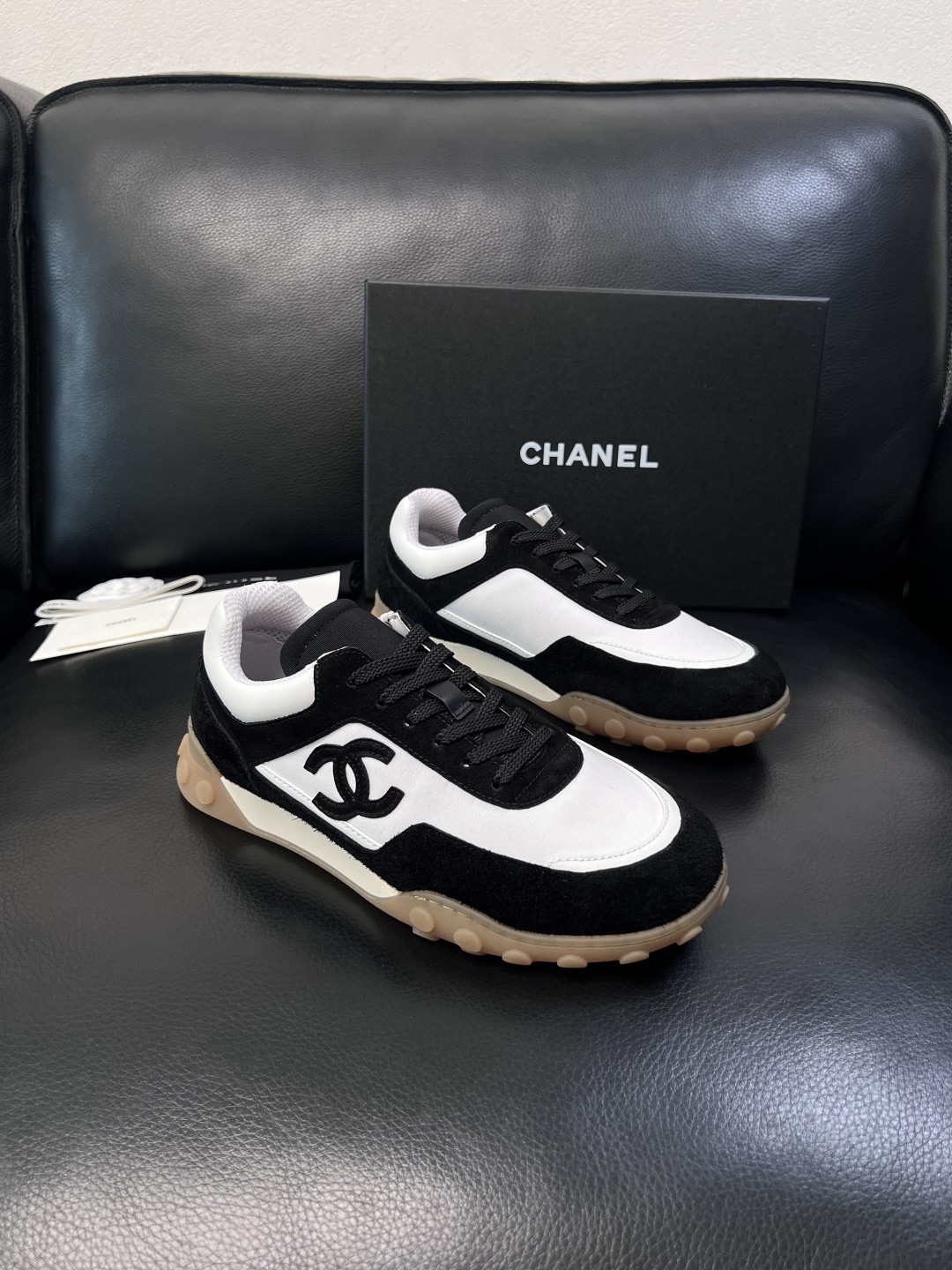 NO:833143,CHANEI High-quality top handicrafts Chanel counter new original factory configuration, imported cowhide from Italy with printed fabrics, imported cowhide lining, breathable and comfortable, original soles specially provided by the factory and super comfortable, original factory follow-up goods code number 39-44 (customized 45 46),,chanel,chanel,cowhide19860909CHANEI 高品质 顶级工艺品 香奈儿 专柜新款原厂配置,意大利进口牛皮搭配印花布面料,进口牛皮内里垫,透气舒适,鞋底原厂特供原版底超级舒适,原厂跟单货 码数 39-44（订做 45 46）,,chanel,chanel,cowhide,Men's shoes