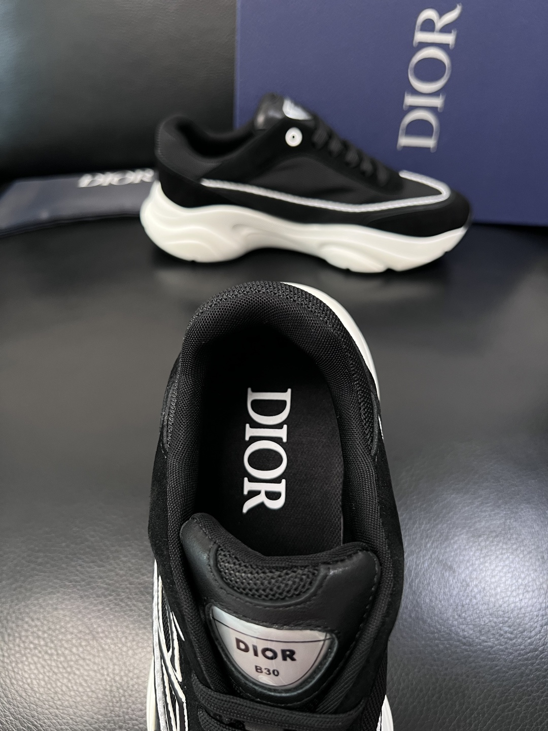 Dior 顶级工艺品 迪奥  专柜同步 原厂配置，意大利进口原版牛皮面料，透气舒适进口水染牛里垫，鞋底：