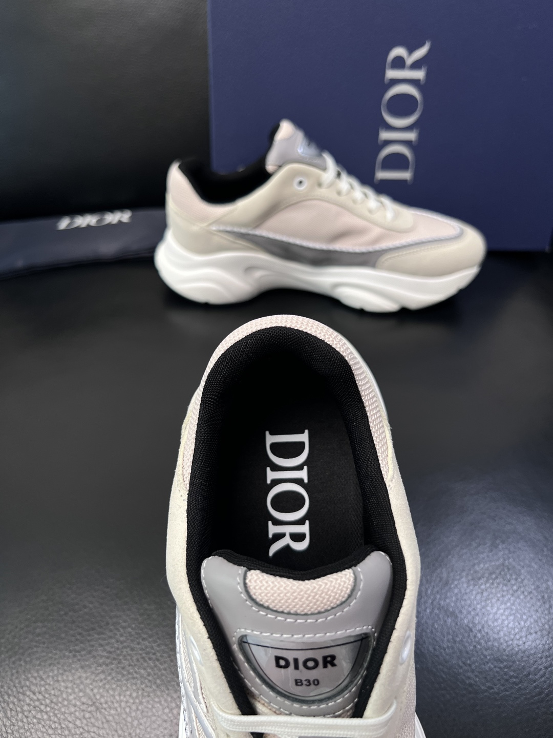 Dior 顶级工艺品 迪奥  专柜同步 原厂配置，意大利进口原版牛皮面料，透气舒适进口水染牛里垫，鞋底：