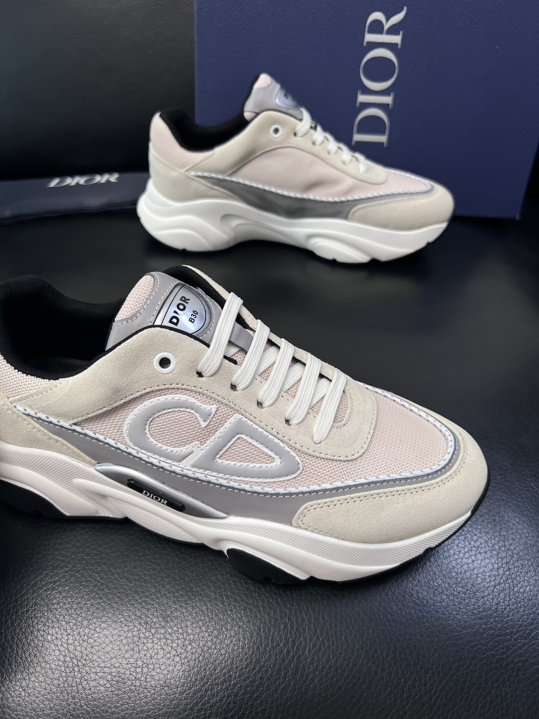 Dior 顶级工艺品 迪奥  专柜同步 原厂配置，意大利进口原版牛皮面料，透气舒适进口水染牛里垫，鞋底：