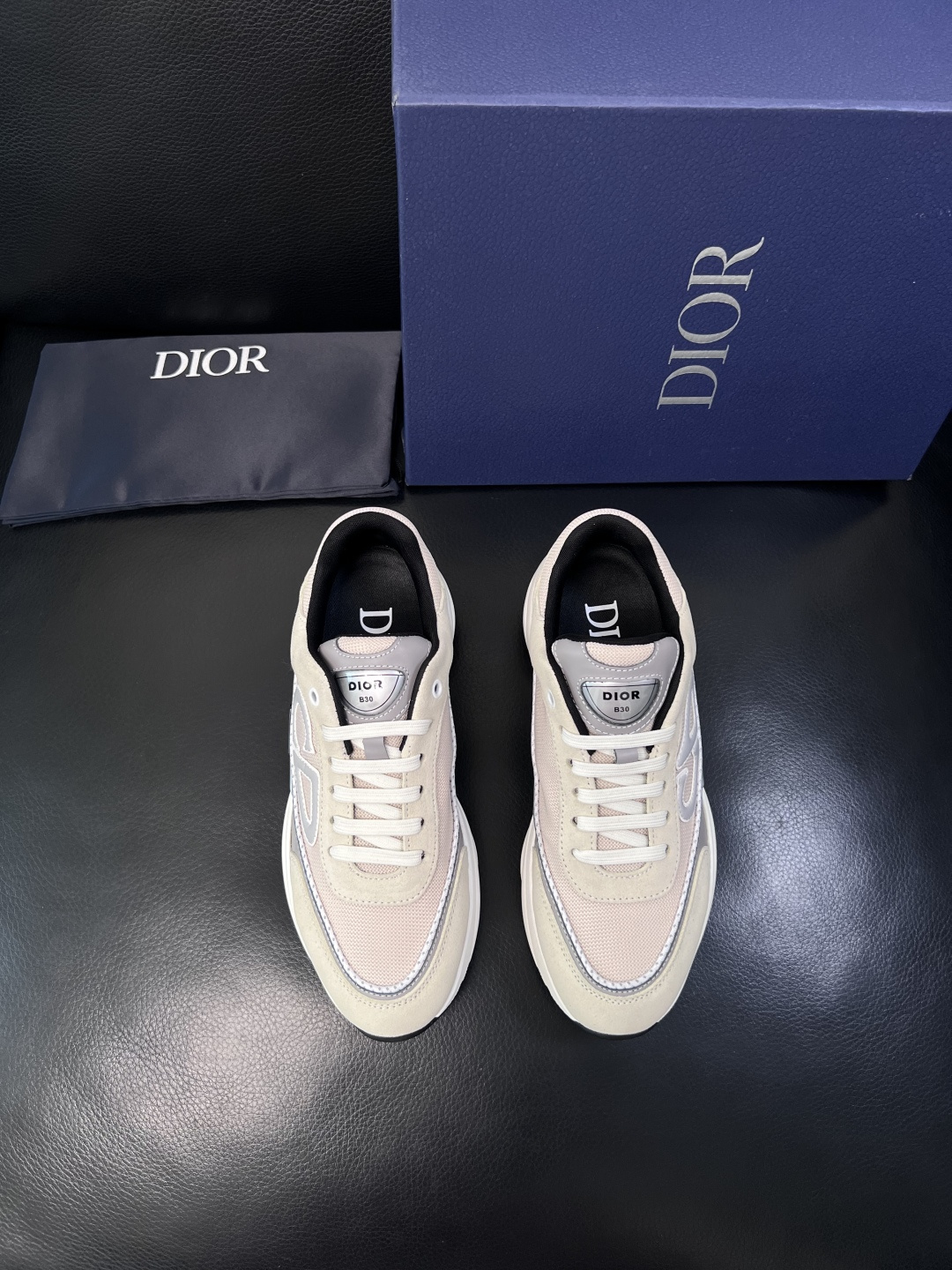 Dior 顶级工艺品 迪奥  专柜同步 原厂配置，意大利进口原版牛皮面料，透气舒适进口水染牛里垫，鞋底：