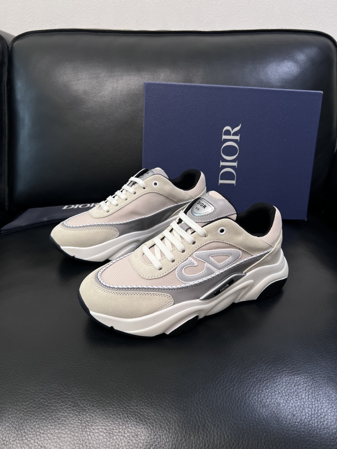 Dior 顶级工艺品 迪奥  专柜同步 原厂配置，意大利进口原版牛皮面料，透气舒适进口水染牛里垫，鞋底：