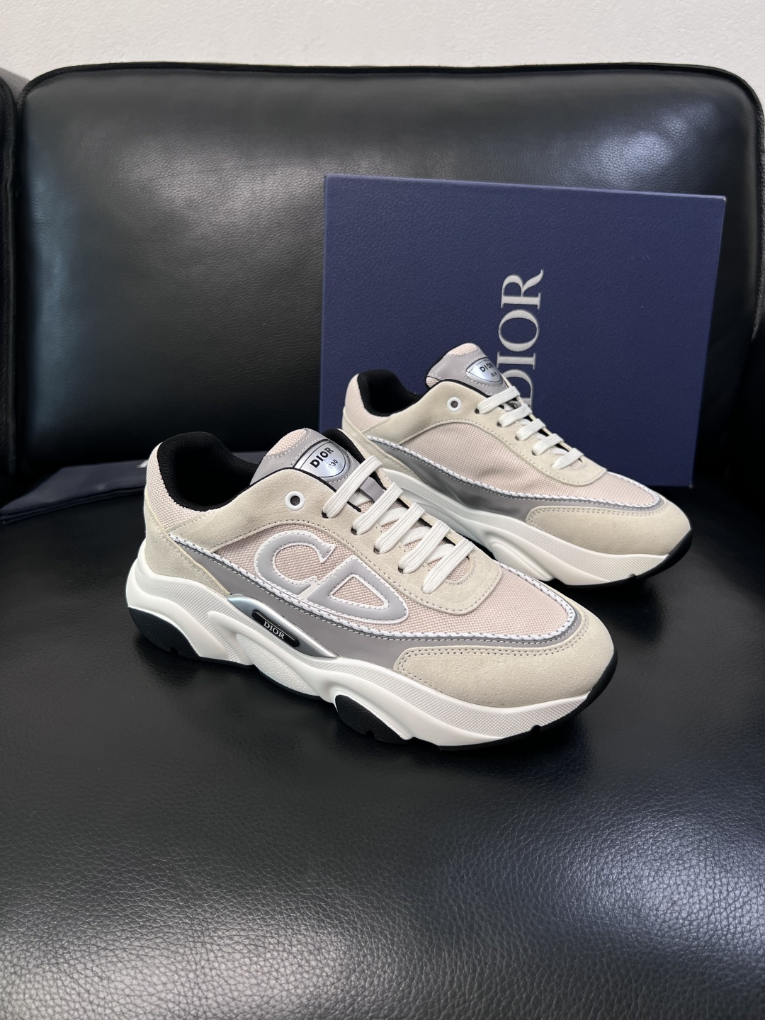 Dior 顶级工艺品 迪奥  专柜同步 原厂配置，意大利进口原版牛皮面料，透气舒适进口水染牛里垫，鞋底：