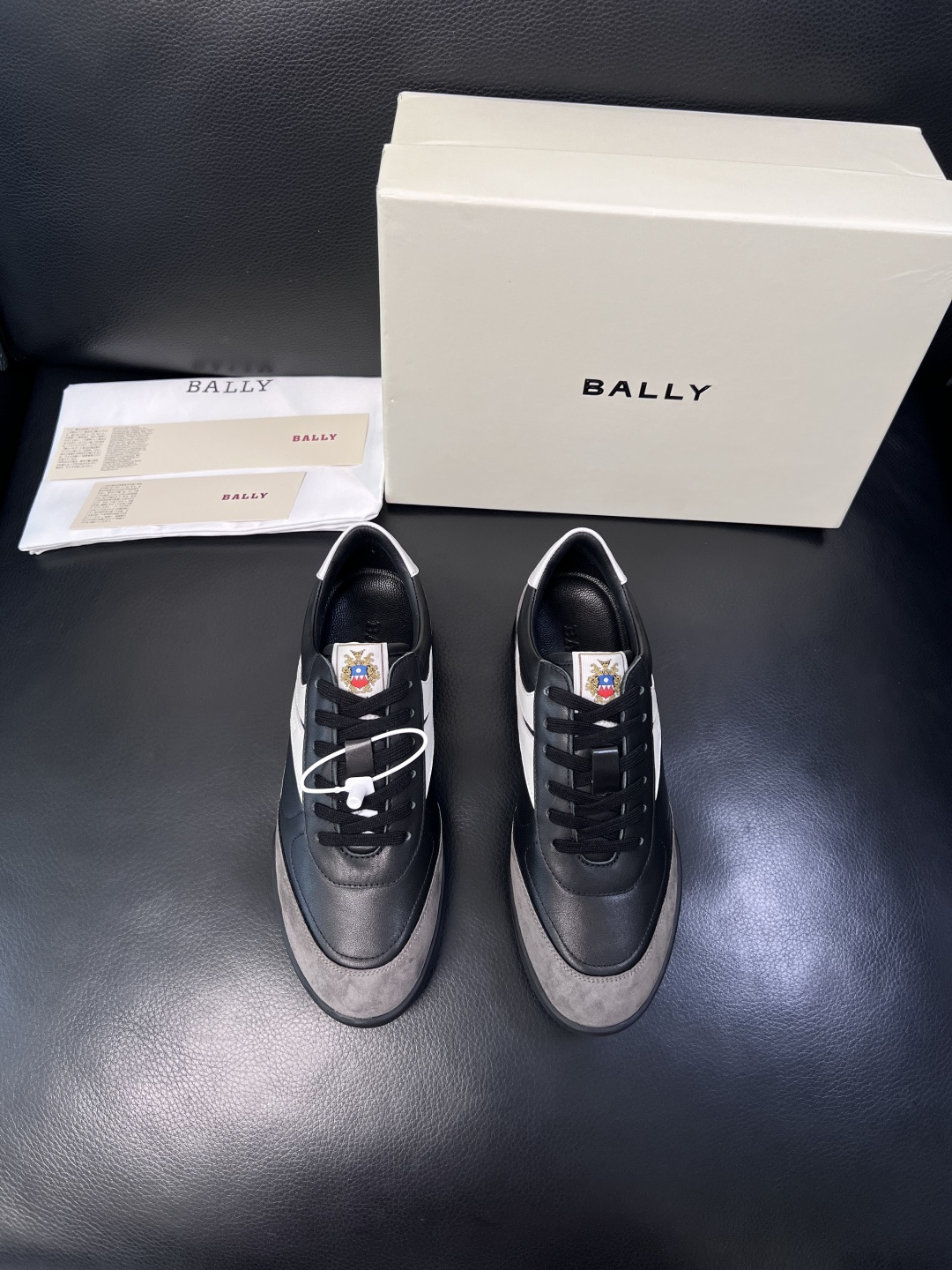 BALLY  高品质  顶级工艺品  巴利 专柜同原厂配置 ，鞋面意大利进口牛皮面料，进口水染牛皮里垫 
