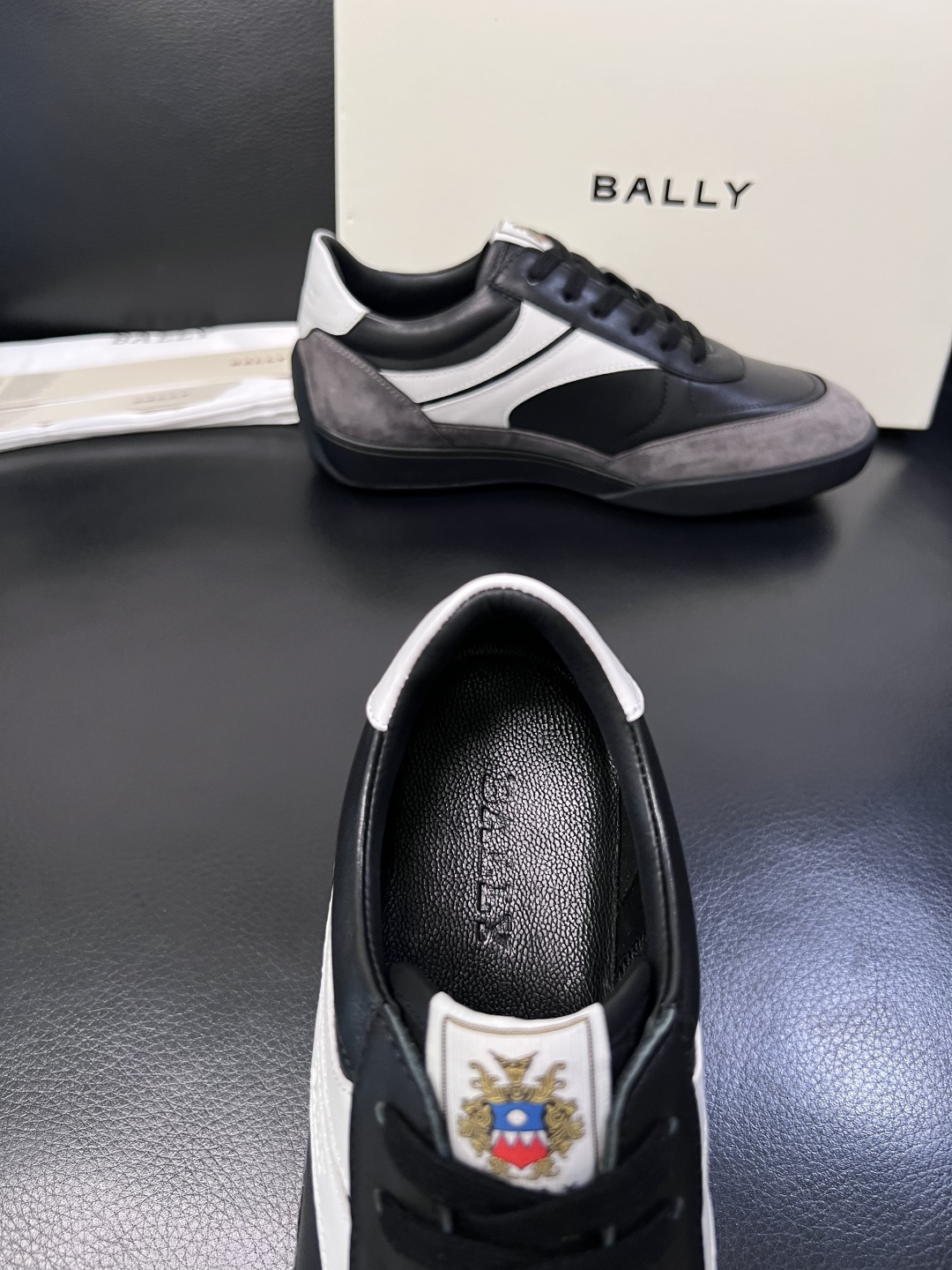 BALLY  高品质  顶级工艺品  巴利 专柜同原厂配置 ，鞋面意大利进口牛皮面料，进口水染牛皮里垫 