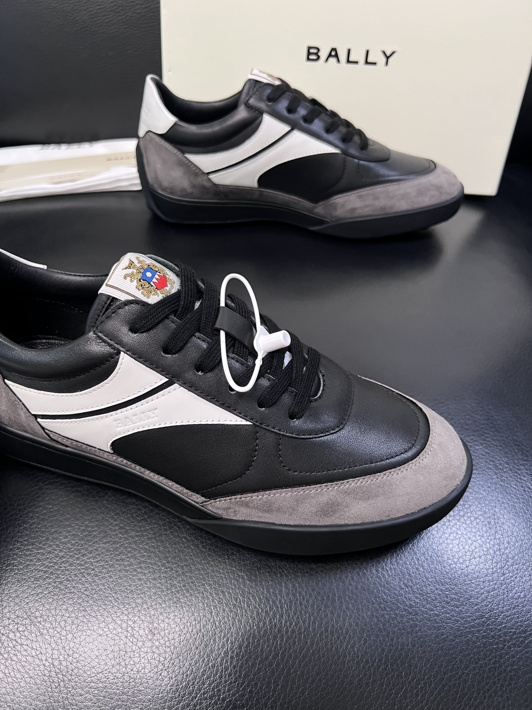BALLY  高品质  顶级工艺品  巴利 专柜同原厂配置 ，鞋面意大利进口牛皮面料，进口水染牛皮里垫 