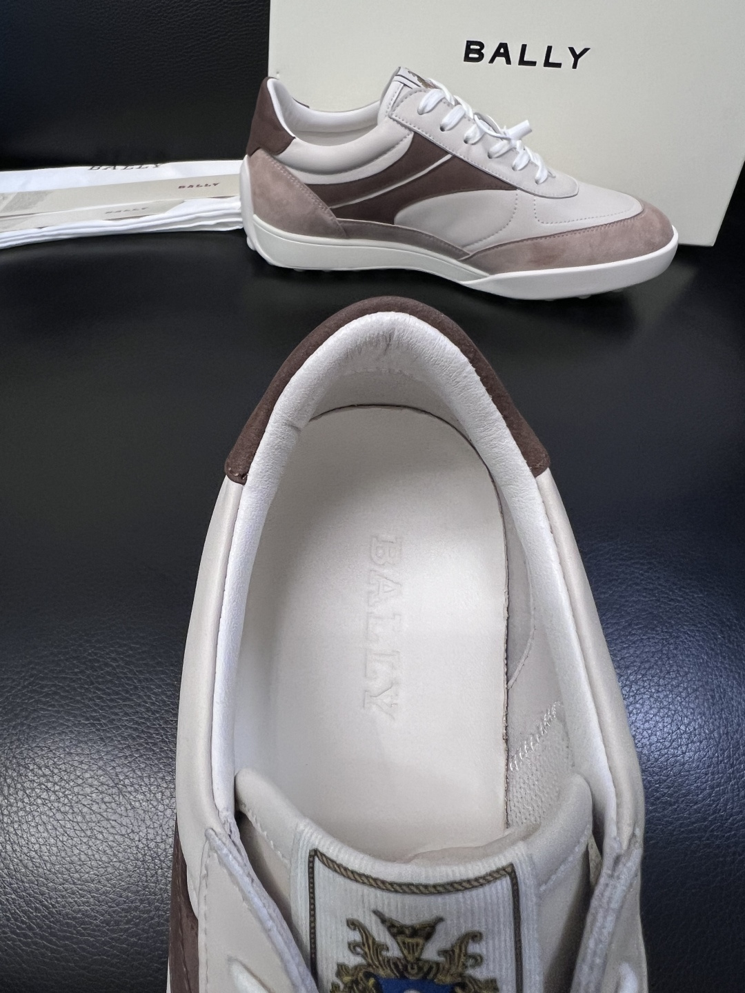 BALLY  高品质  顶级工艺品  巴利 专柜同原厂配置 ，鞋面意大利进口牛皮面料，进口水染牛皮里垫 