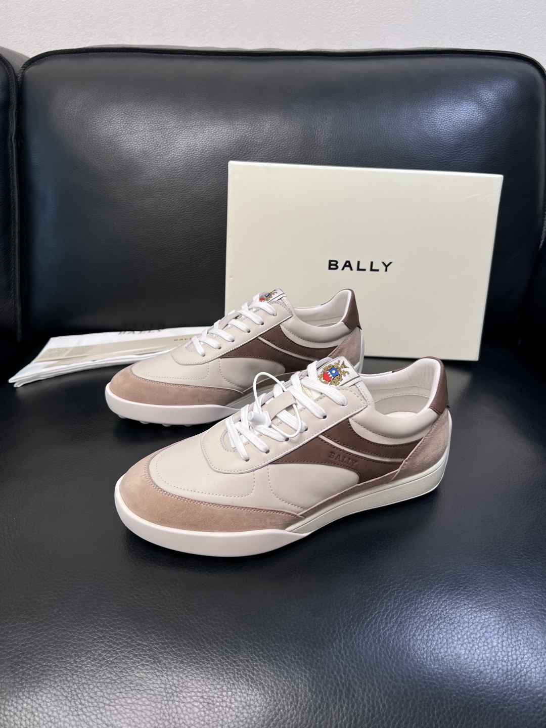 BALLY  高品质  顶级工艺品  巴利 专柜同原厂配置 ，鞋面意大利进口牛皮面料，进口水染牛皮里垫 