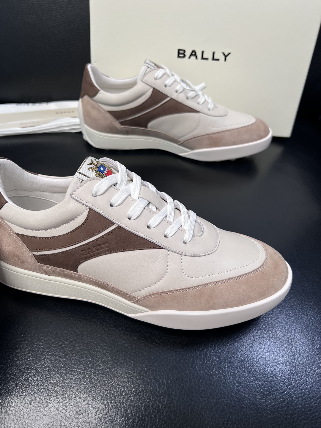 BALLY  高品质  顶级工艺品  巴利 专柜同原厂配置 ，鞋面意大利进口牛皮面料，进口水染牛皮里垫 
