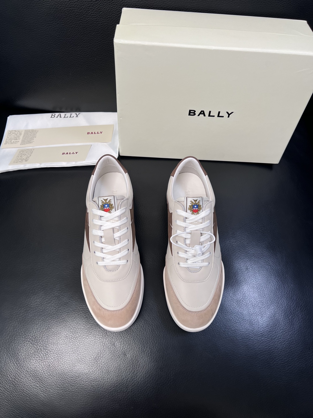 BALLY  高品质  顶级工艺品  巴利 专柜同原厂配置 ，鞋面意大利进口牛皮面料，进口水染牛皮里垫 