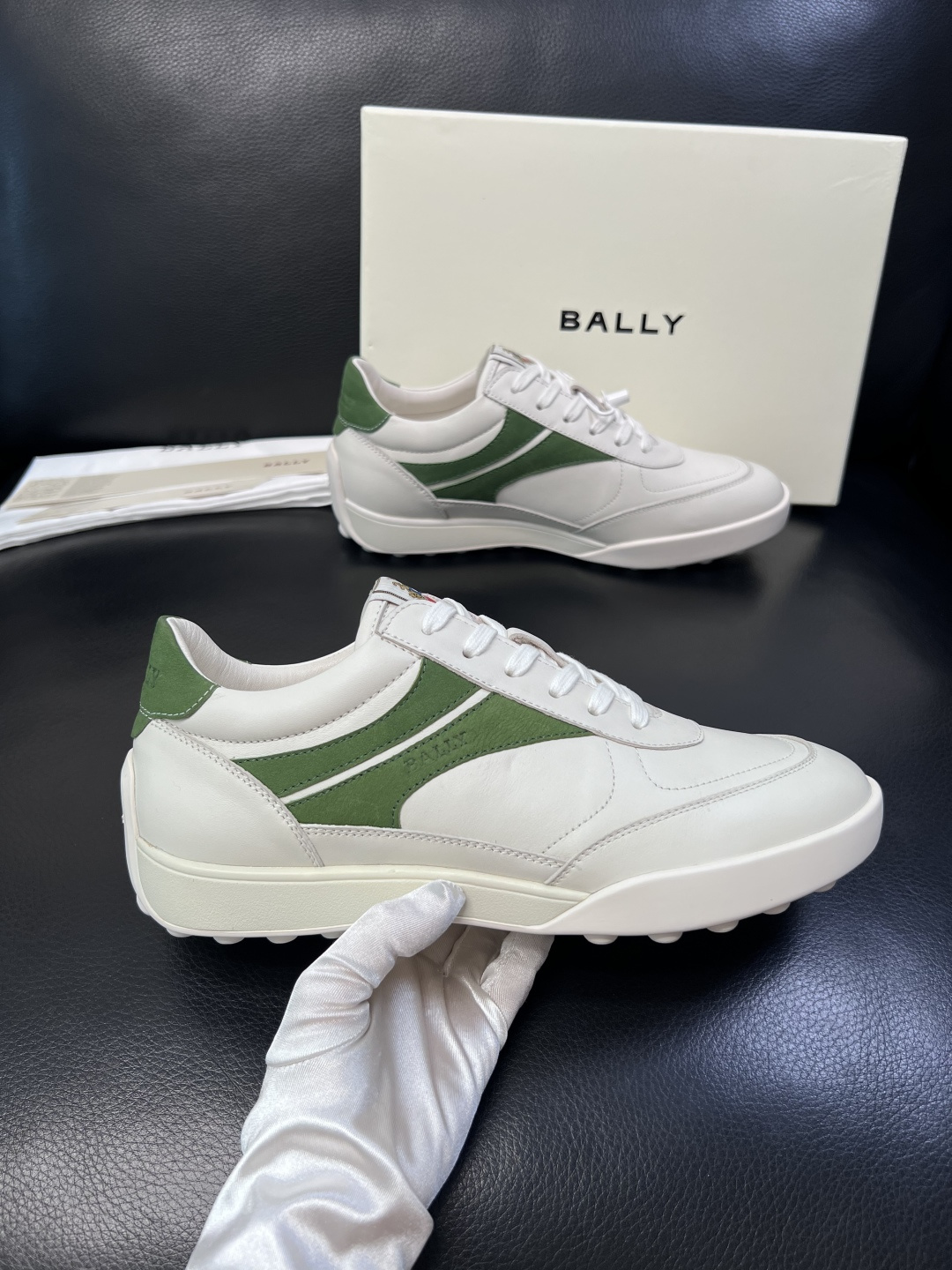 BALLY  高品质  顶级工艺品  巴利 专柜同原厂配置 ，鞋面意大利进口牛皮面料，进口水染牛皮里垫 