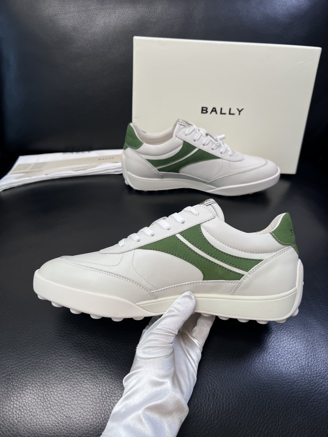 BALLY  高品质  顶级工艺品  巴利 专柜同原厂配置 ，鞋面意大利进口牛皮面料，进口水染牛皮里垫 