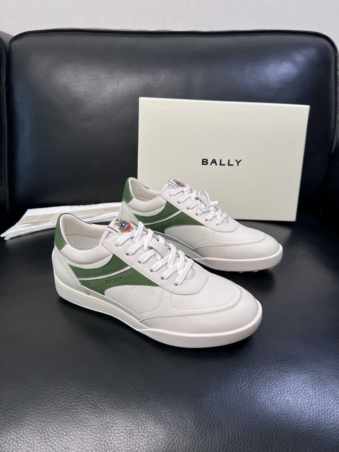 BALLY  高品质  顶级工艺品  巴利 专柜同原厂配置 ，鞋面意大利进口牛皮面料，进口水染牛皮里垫 