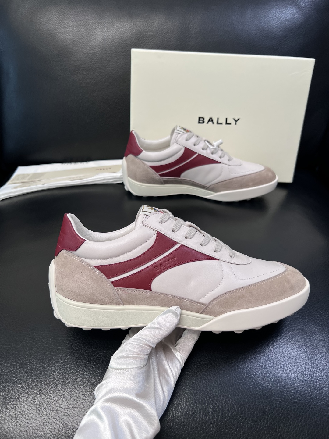 BALLY  高品质  顶级工艺品  巴利 专柜同原厂配置 ，鞋面意大利进口牛皮面料，进口水染牛皮里垫 