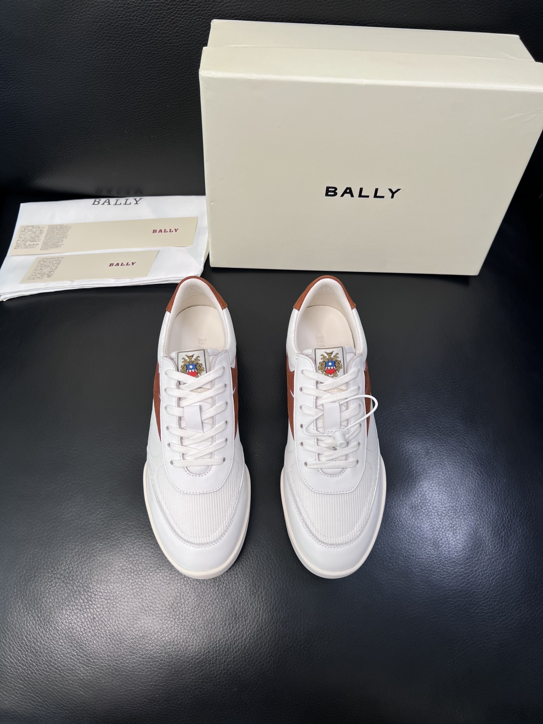 BALLY  高品质  顶级工艺品  巴利 专柜同原厂配置 ，鞋面意大利进口牛皮面料，进口水染牛皮里垫 